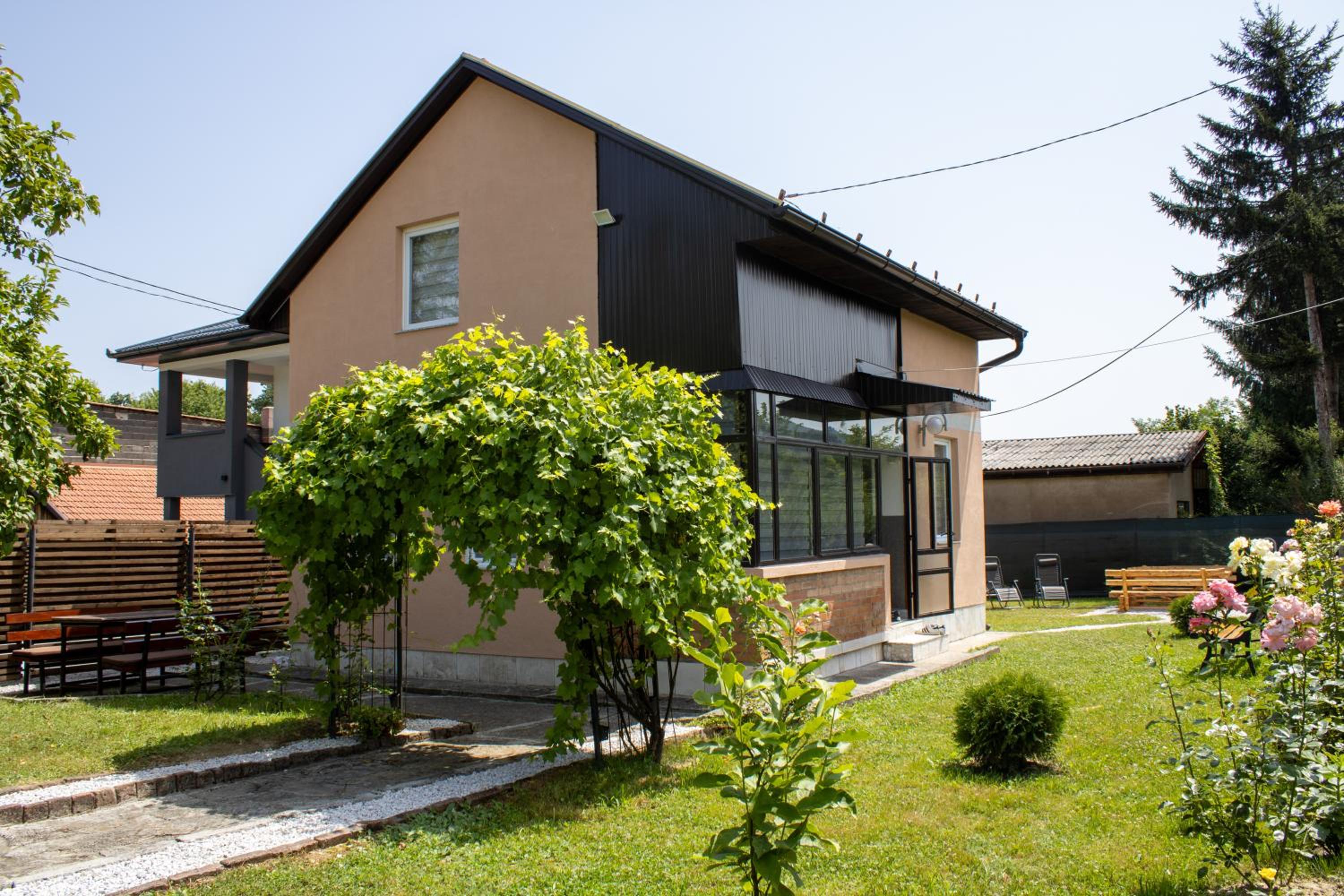 One-Bedroom House photo 3