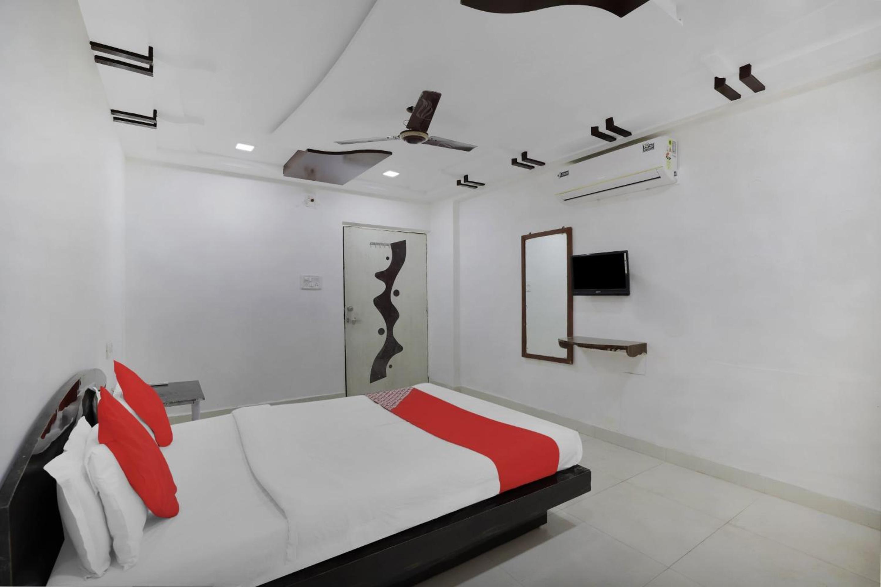 Standard Double Room - Photo 17