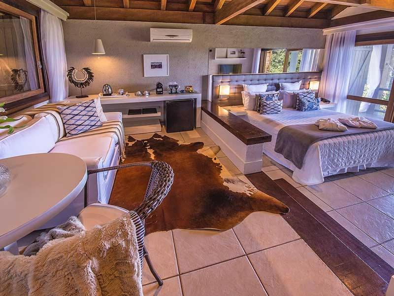 Suite with Hot Tub - Photo 1