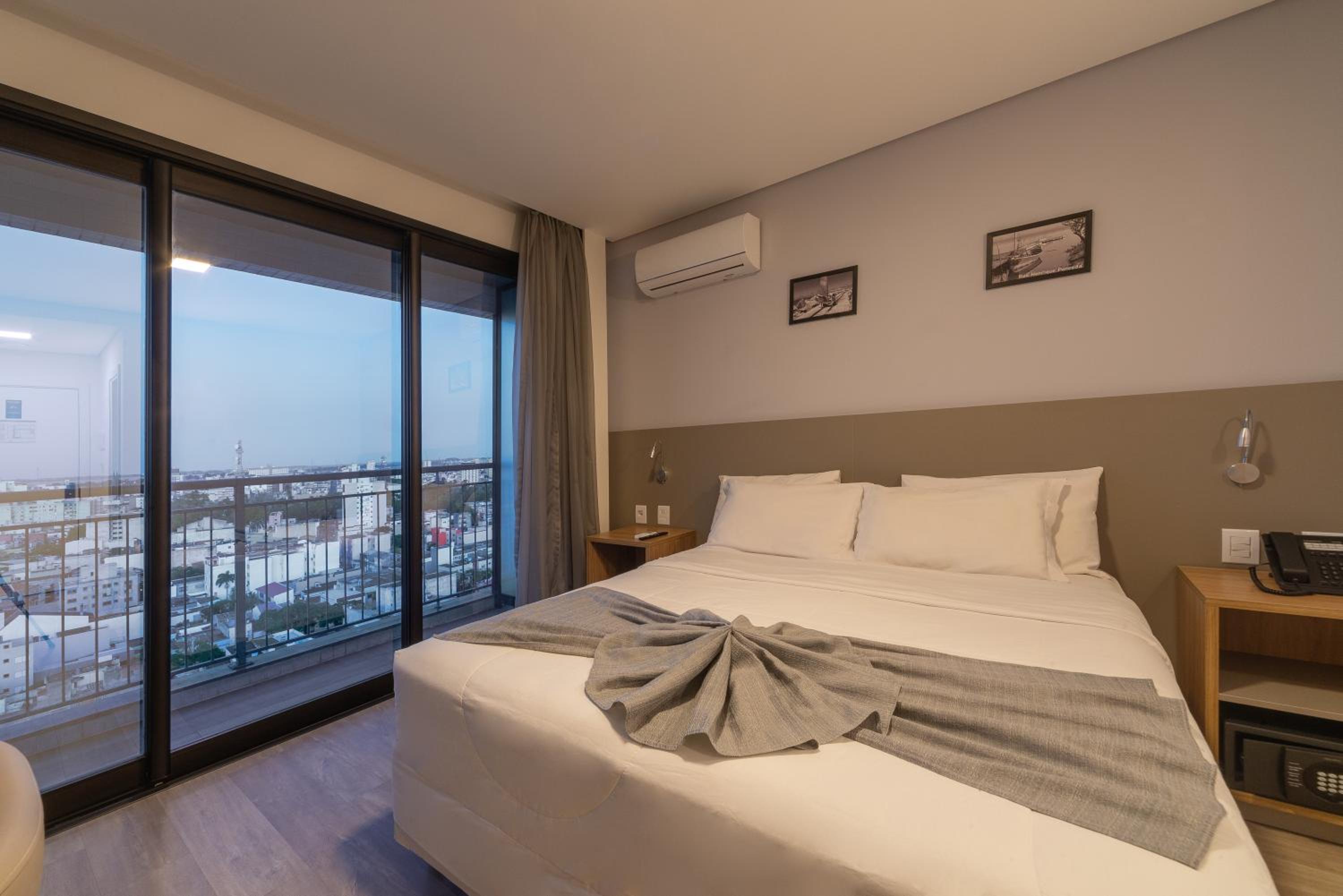 Deluxe Double Room with Balcony photo 2