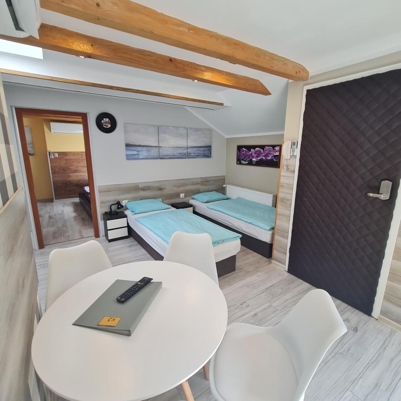 One-Bedroom Apartment - Photo 2