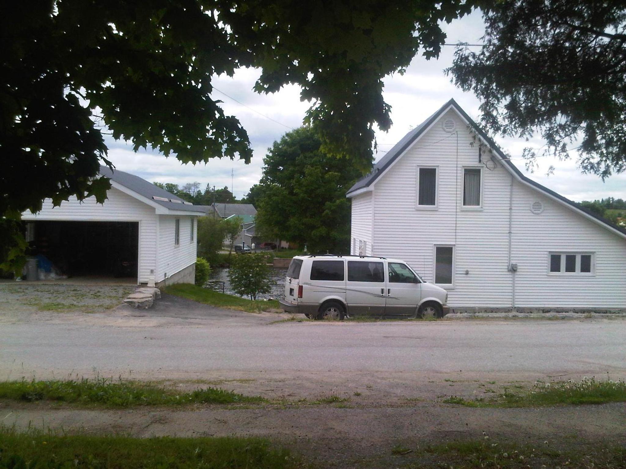 Four-Bedroom House photo 2
