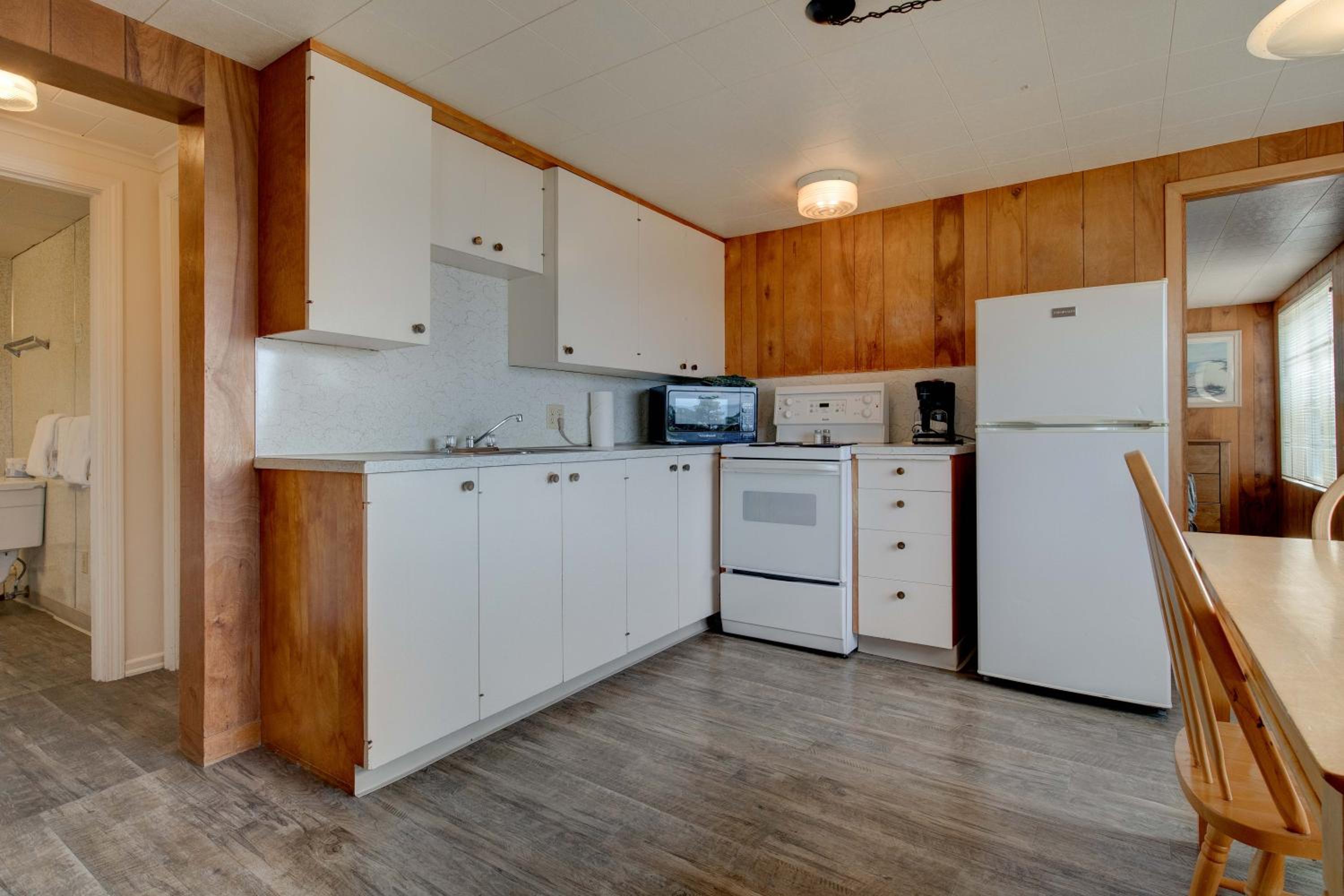 Family Oceanview Cottage – 1Bdrm Kitchen max4 photo 3