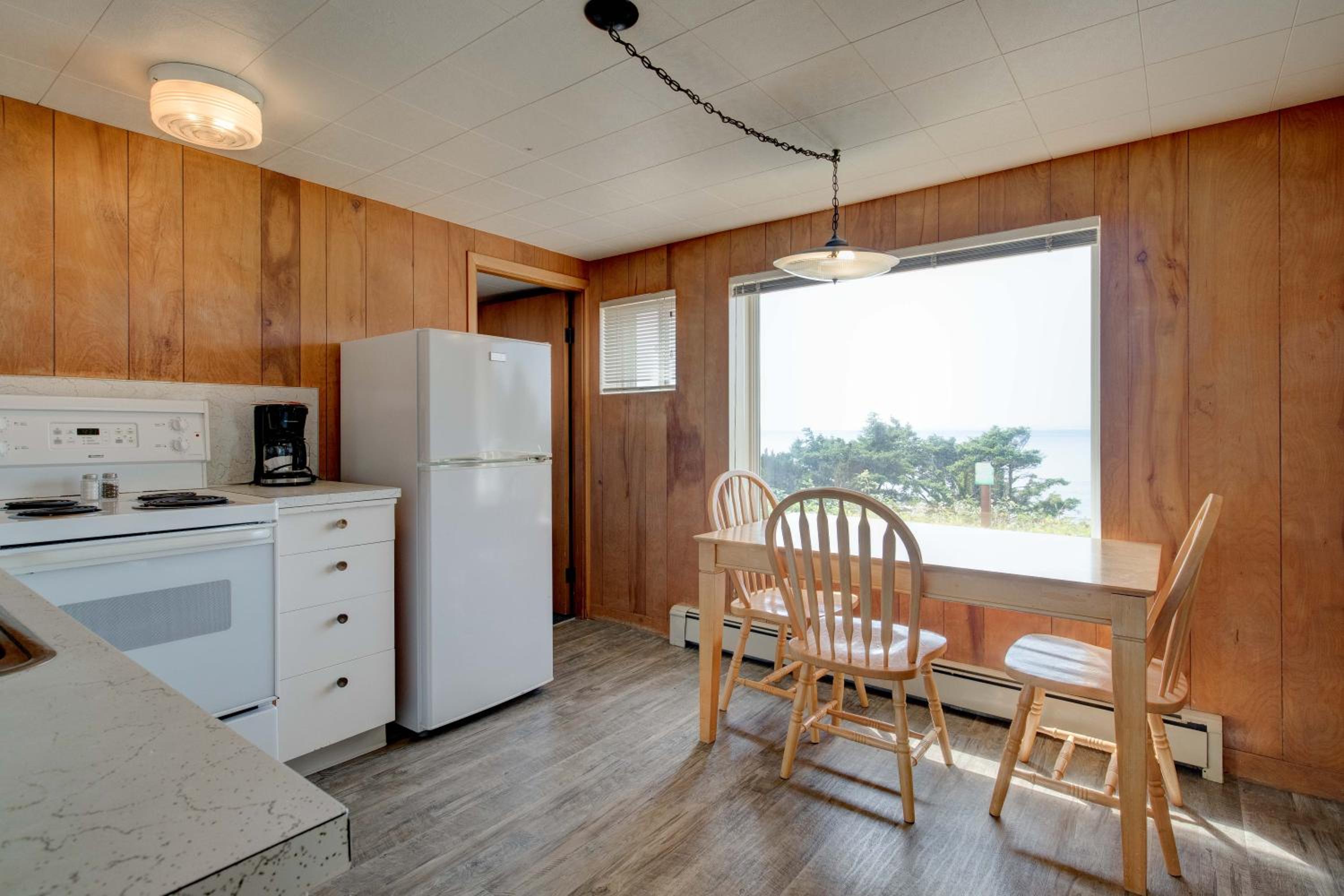 Family Oceanview Cottage – 1Bdrm Kitchen max4 photo 2
