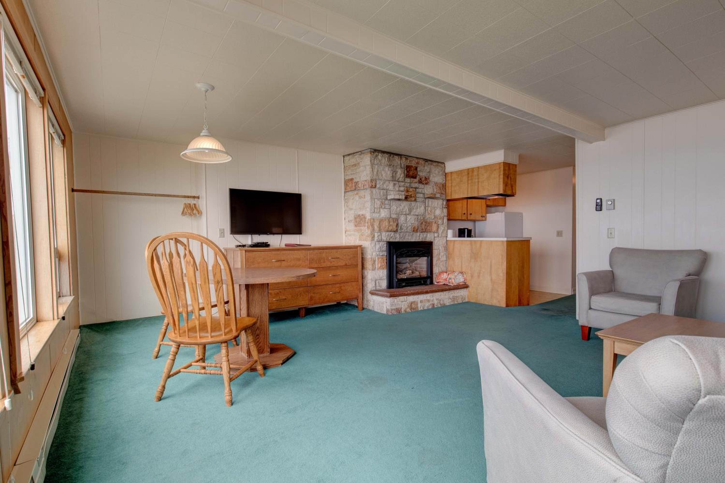1 bedroom Queen Cottage with kitchen, Ocean View photo 2
