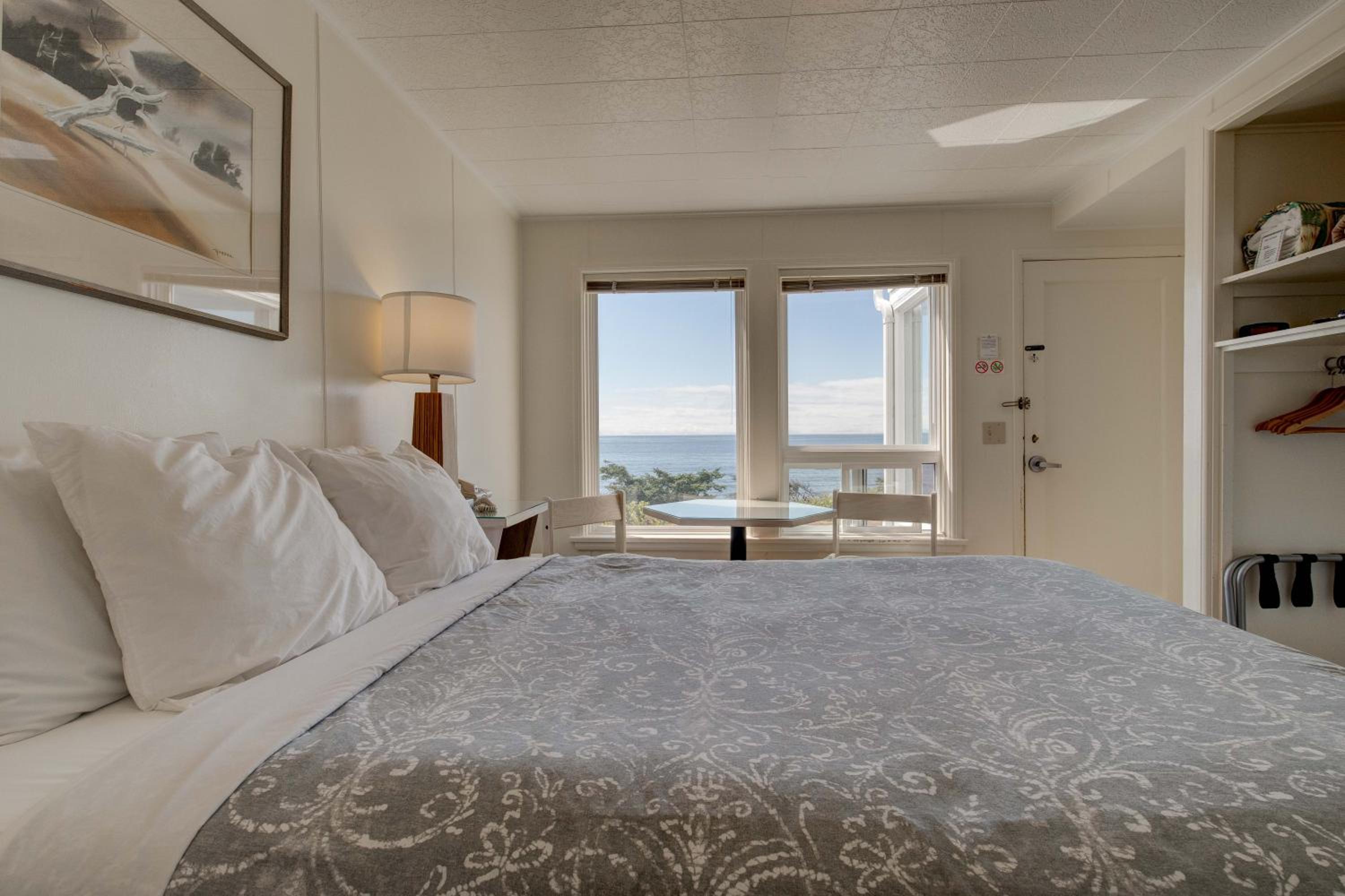 1 Queen Cottage with Ocean View