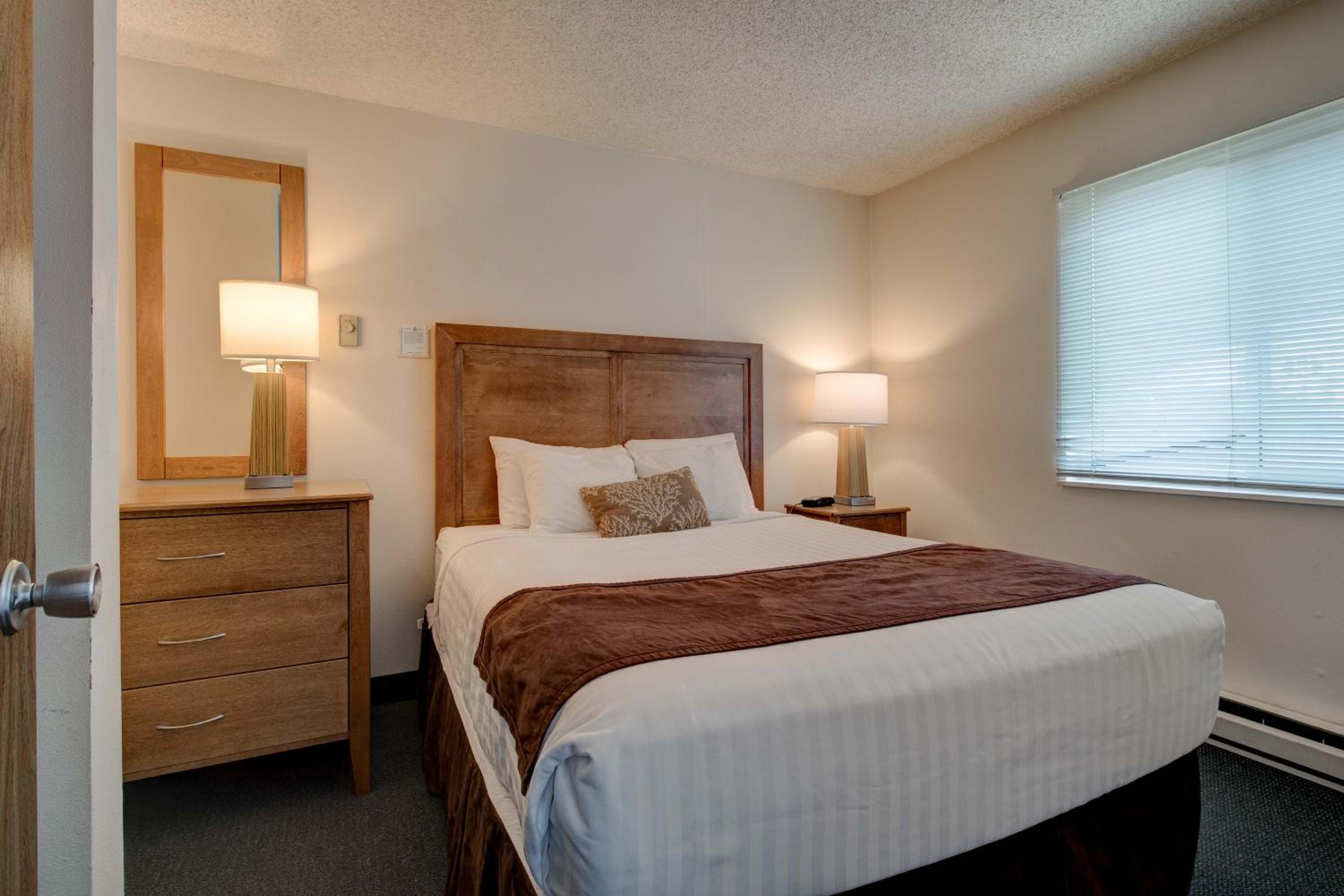 1 bedroom corner suite with a w/kitchen and ocean view photo 3