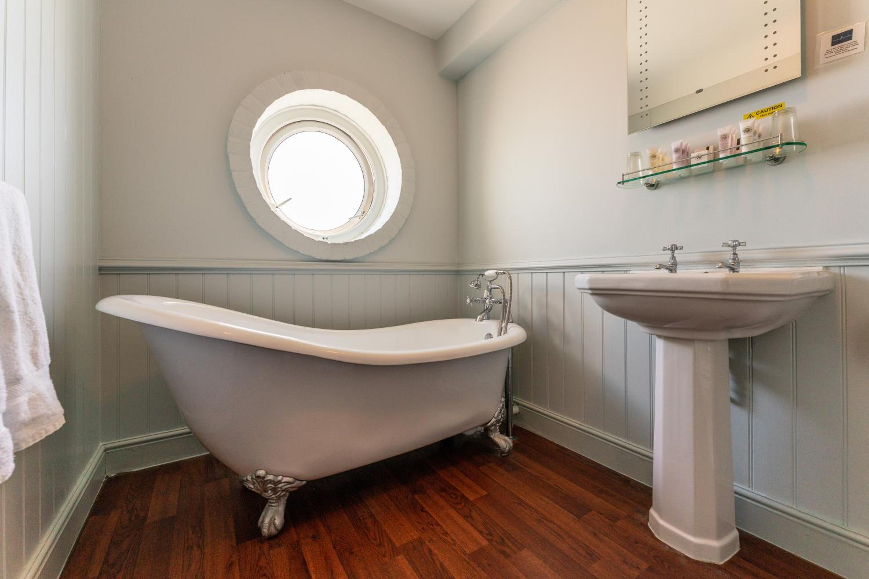 Superior Suite with Sea View - Photo 2