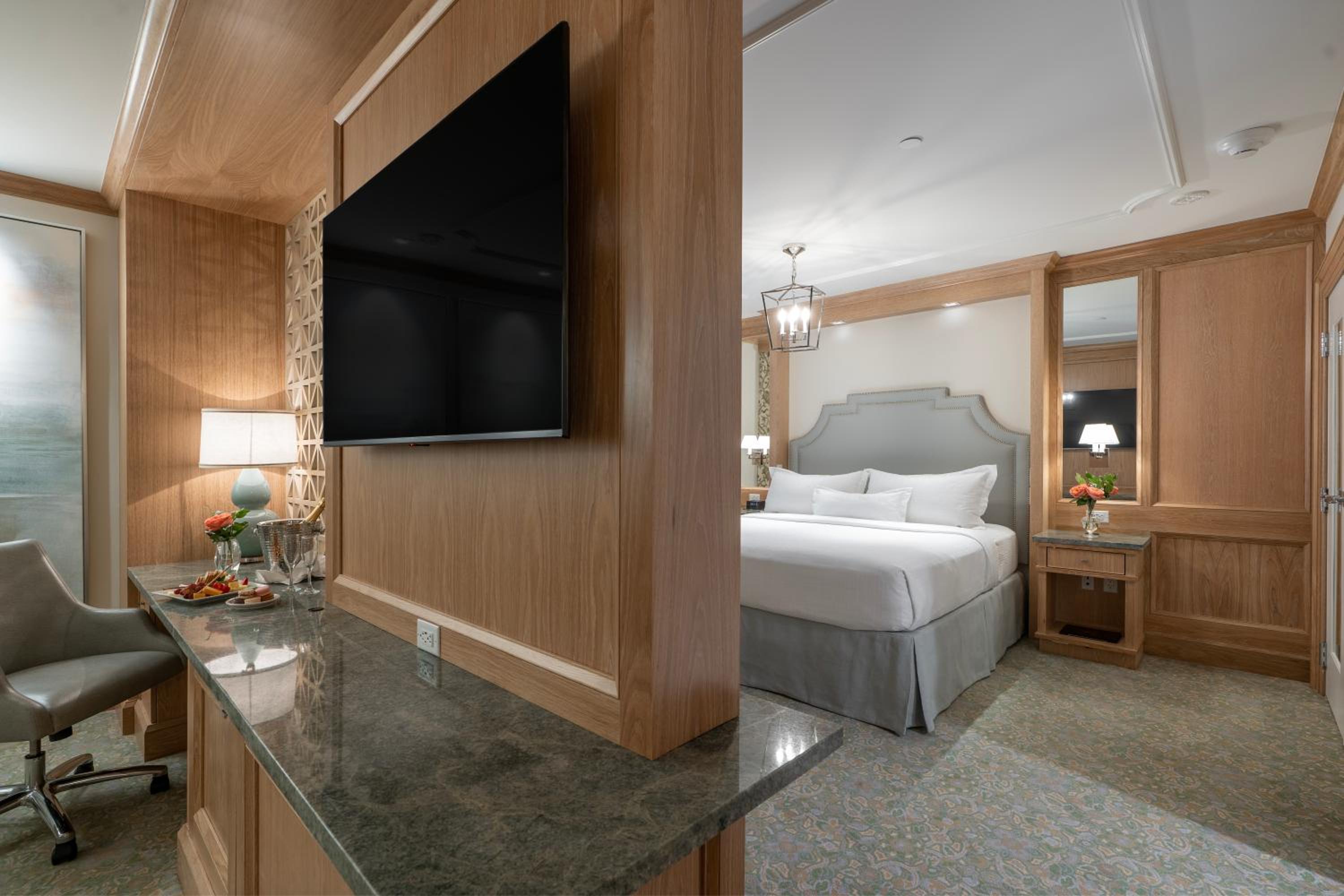 Deluxe Suite