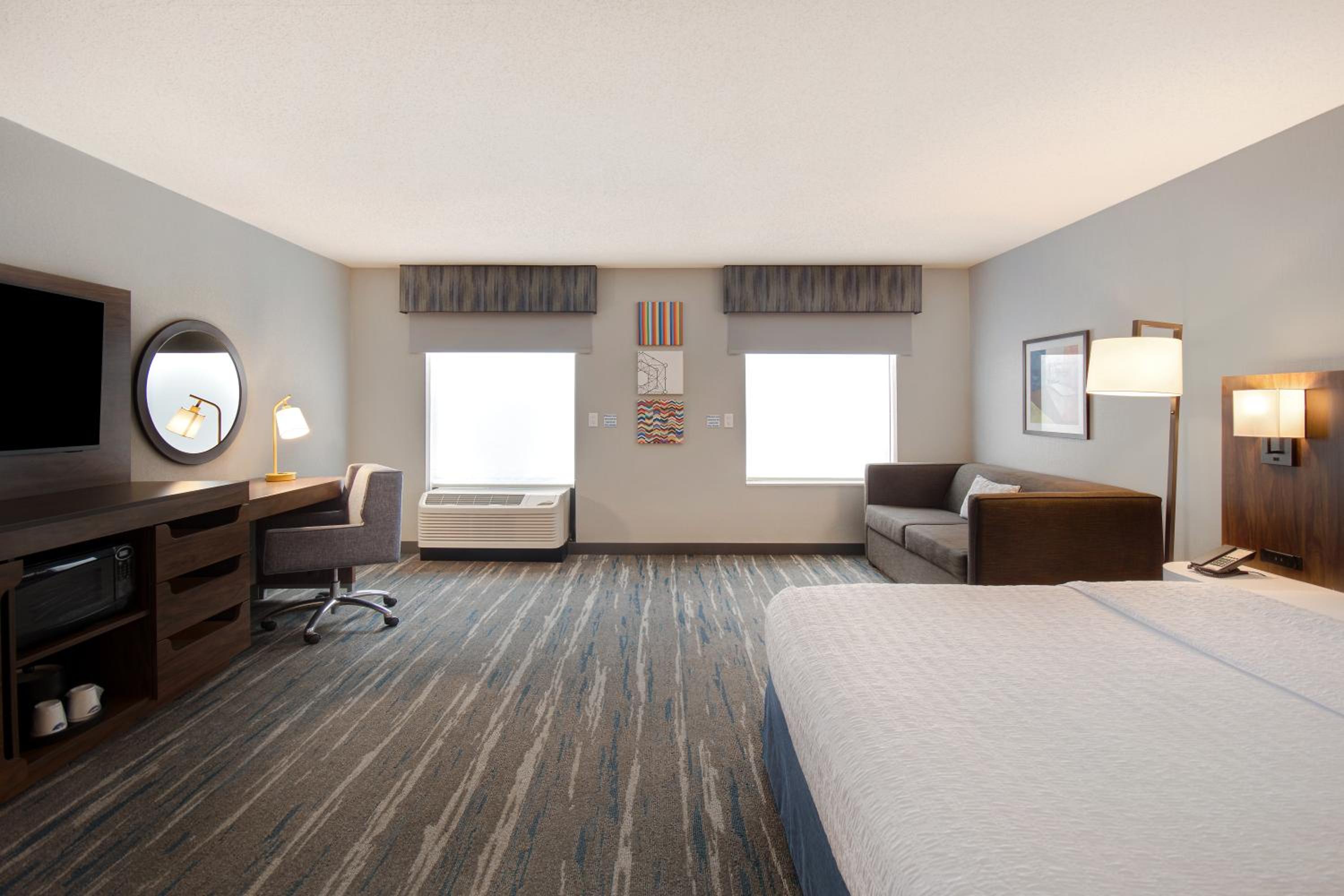 King Studio Suite - Non-Smoking - Photo 3