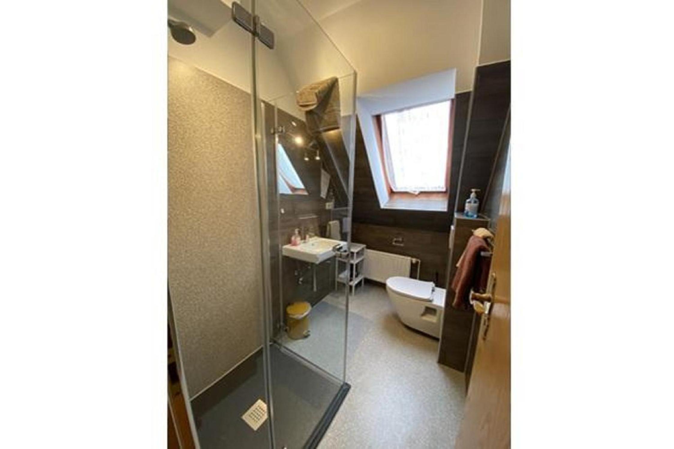 Apartment with Shower photo 2