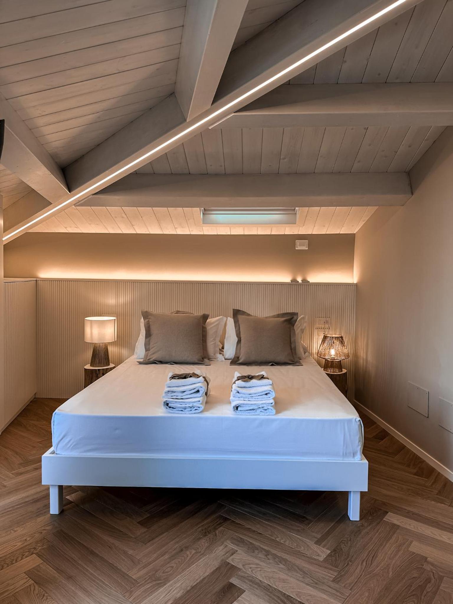 Deluxe Double Room with Balcony and Sea View