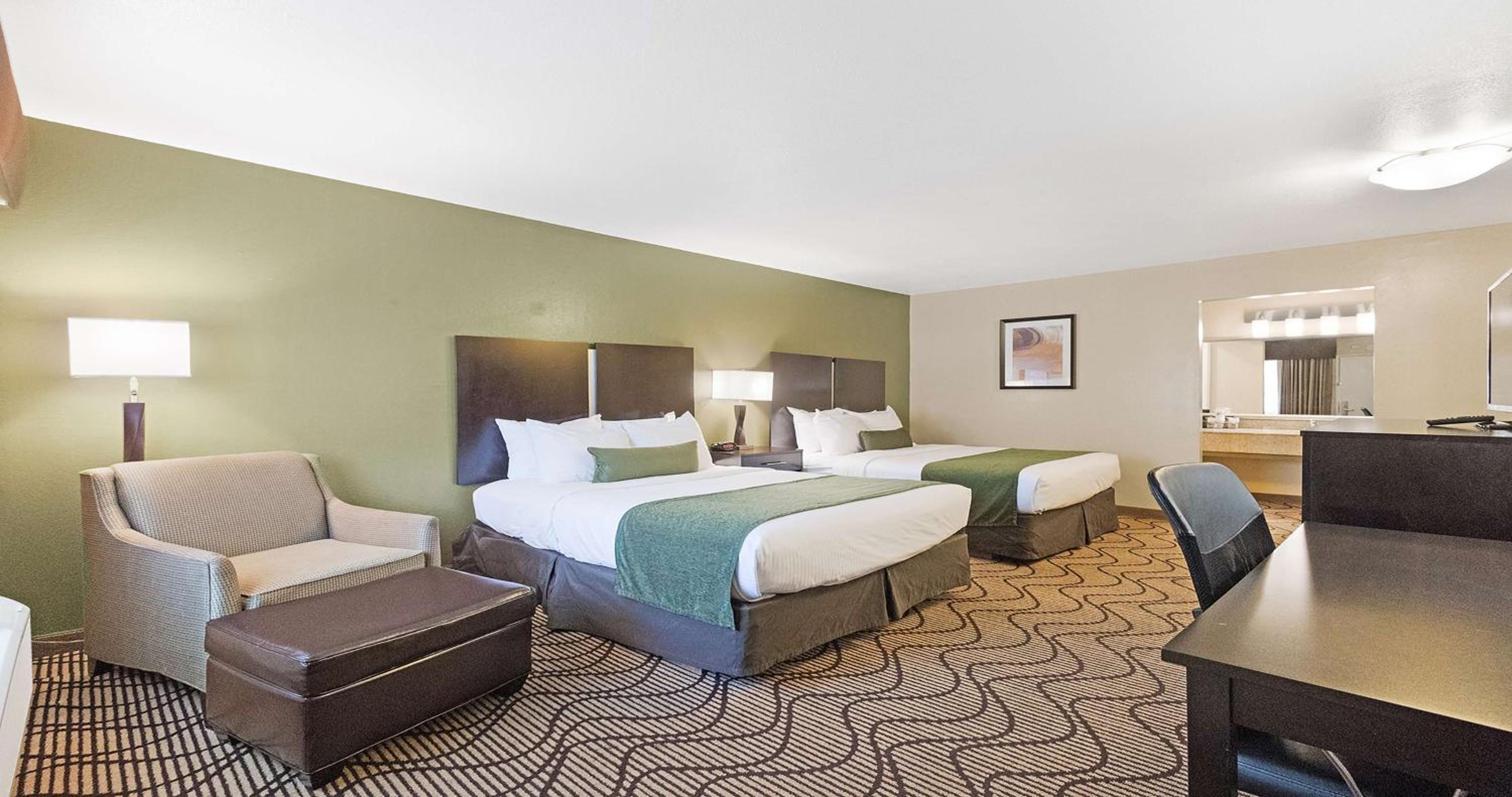 Queen Room with Two Queen Beds - Photo 1