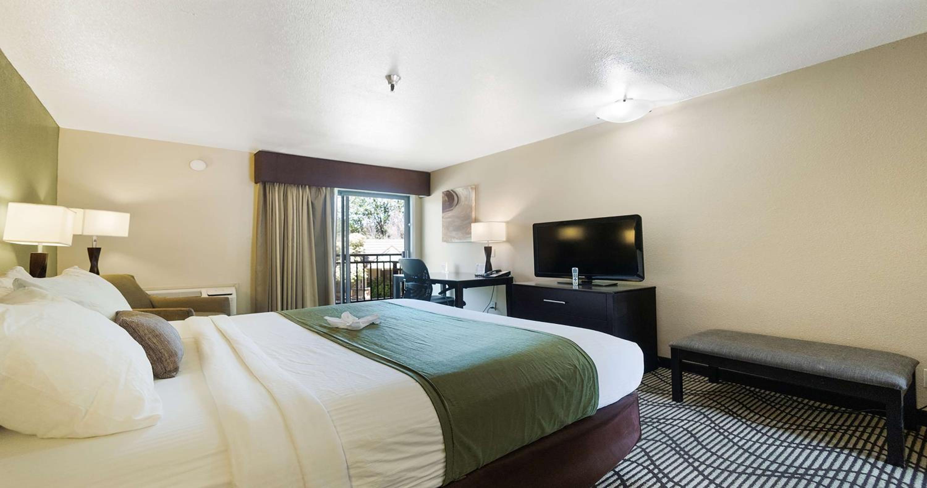 King Room - Non-Smoking - Photo 8