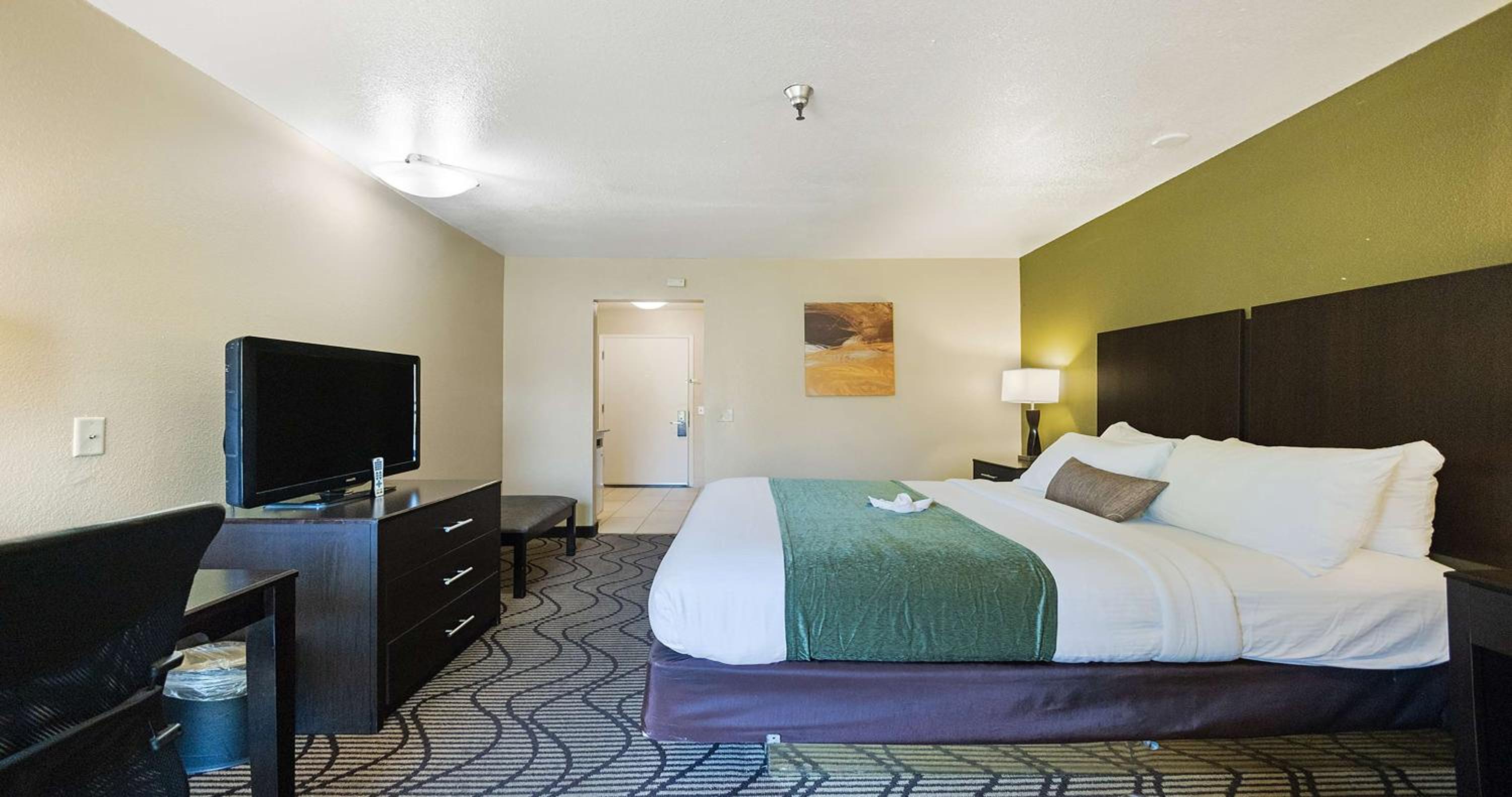 King Room with Roll-in Shower - Disability Access/Non-Smoking - Photo 3