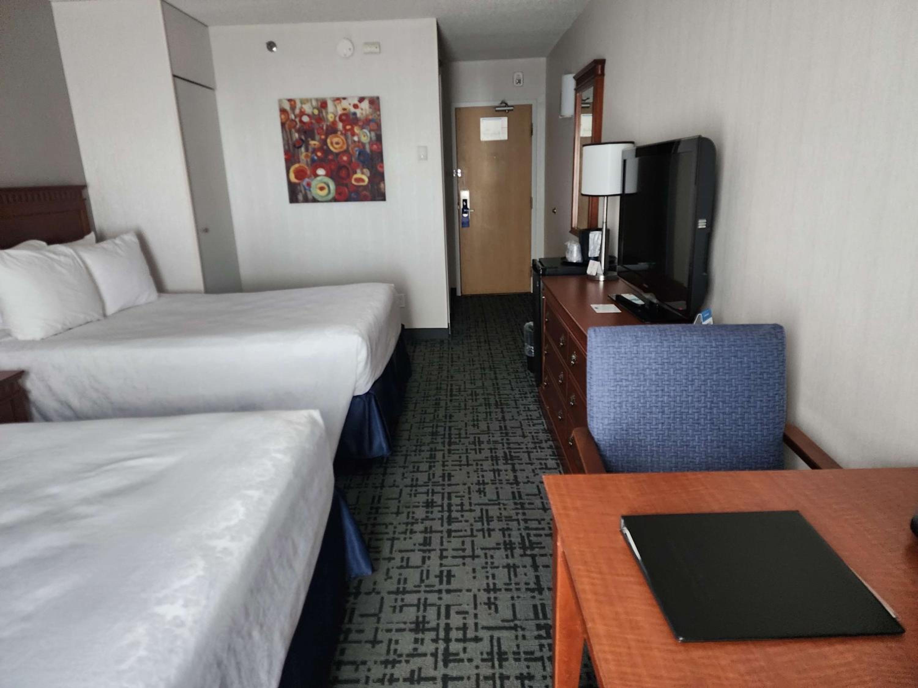 Queen Room with Two Queen Beds - Non-Smoking/First Floor - Photo 4