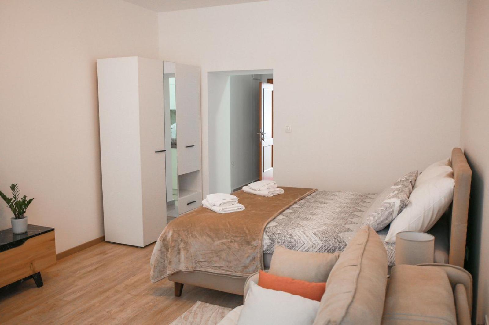 King Studio With Sofa Bed photo 3