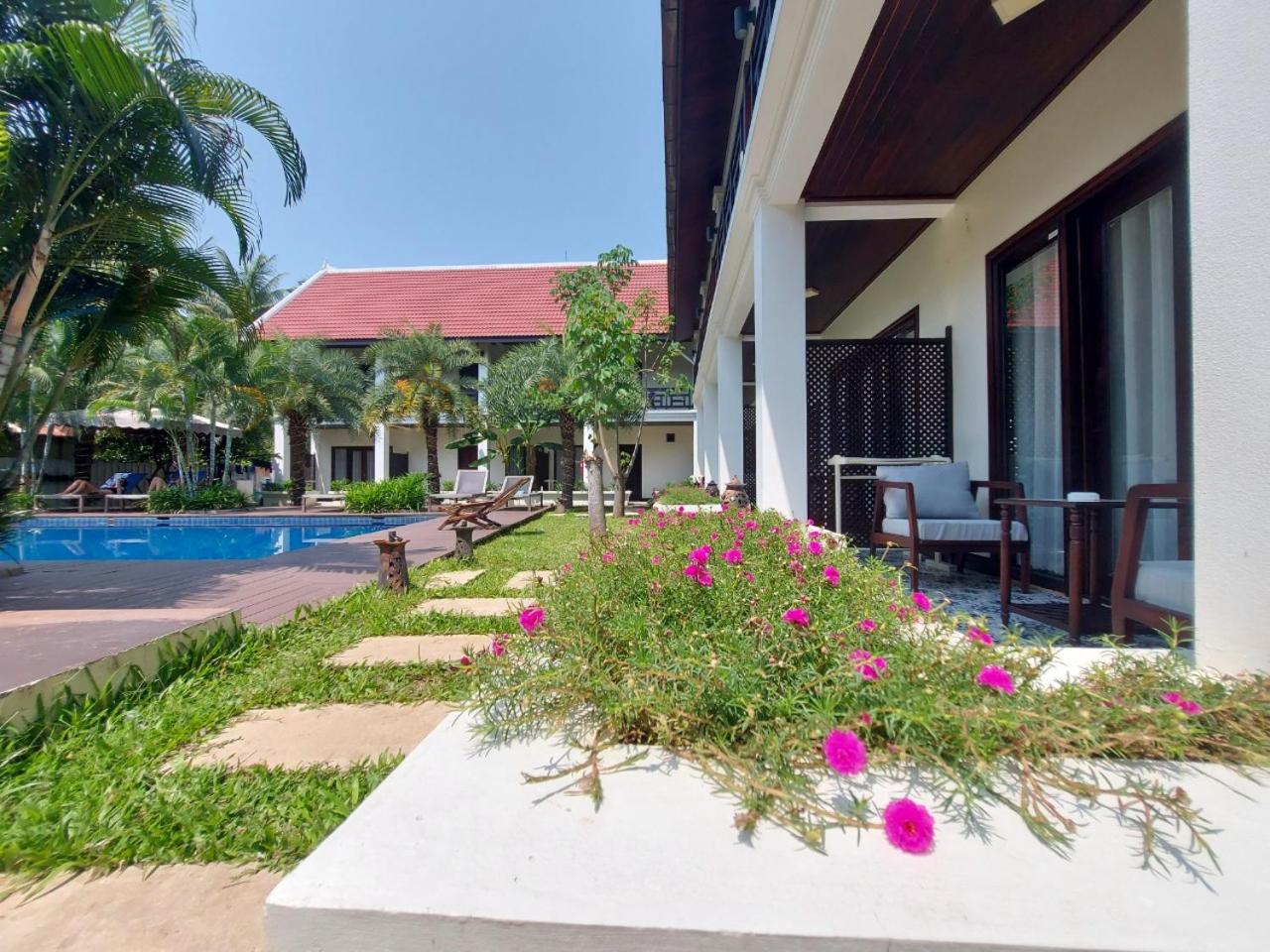 King Room with Pool View