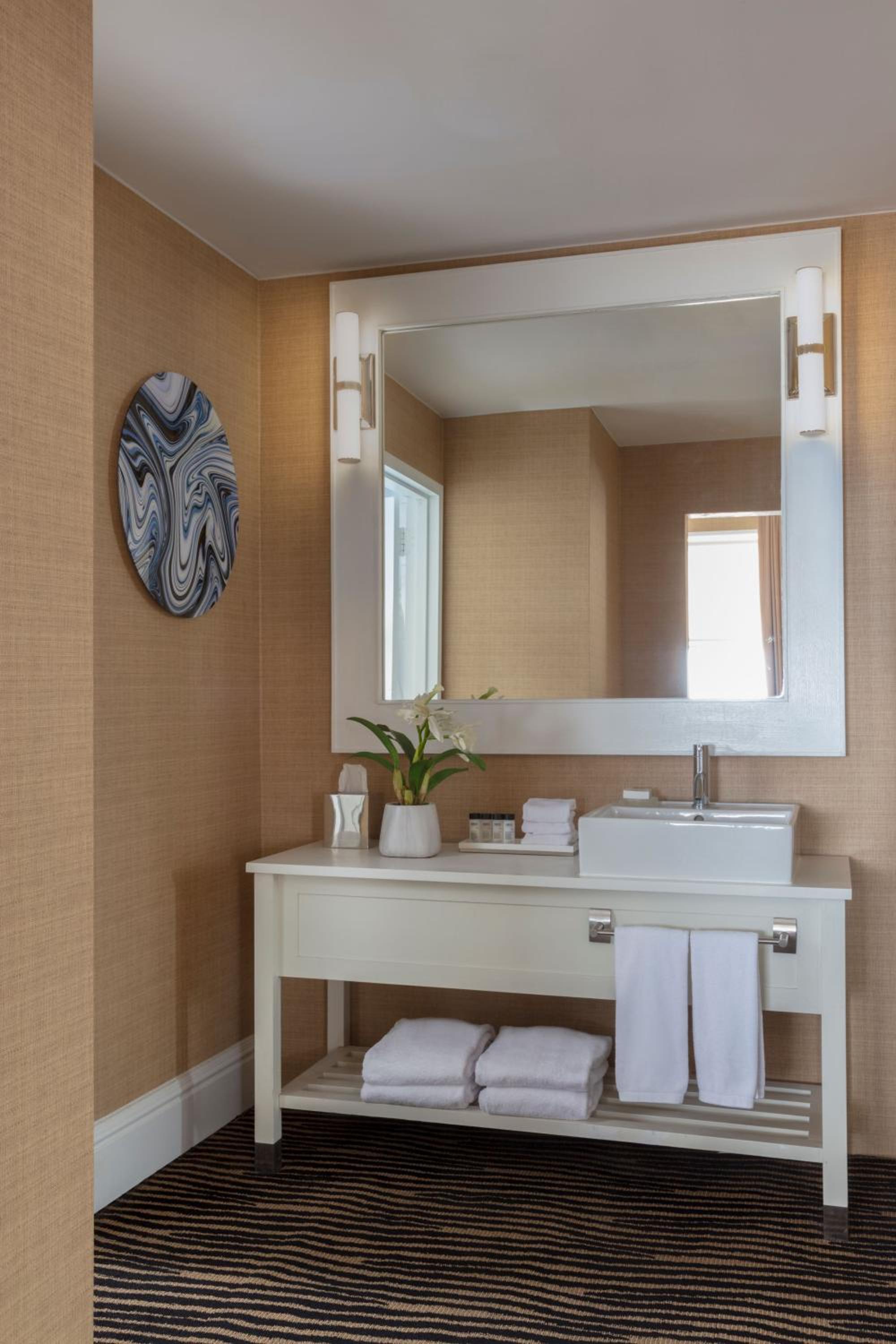 Deluxe King Room - Photo 5