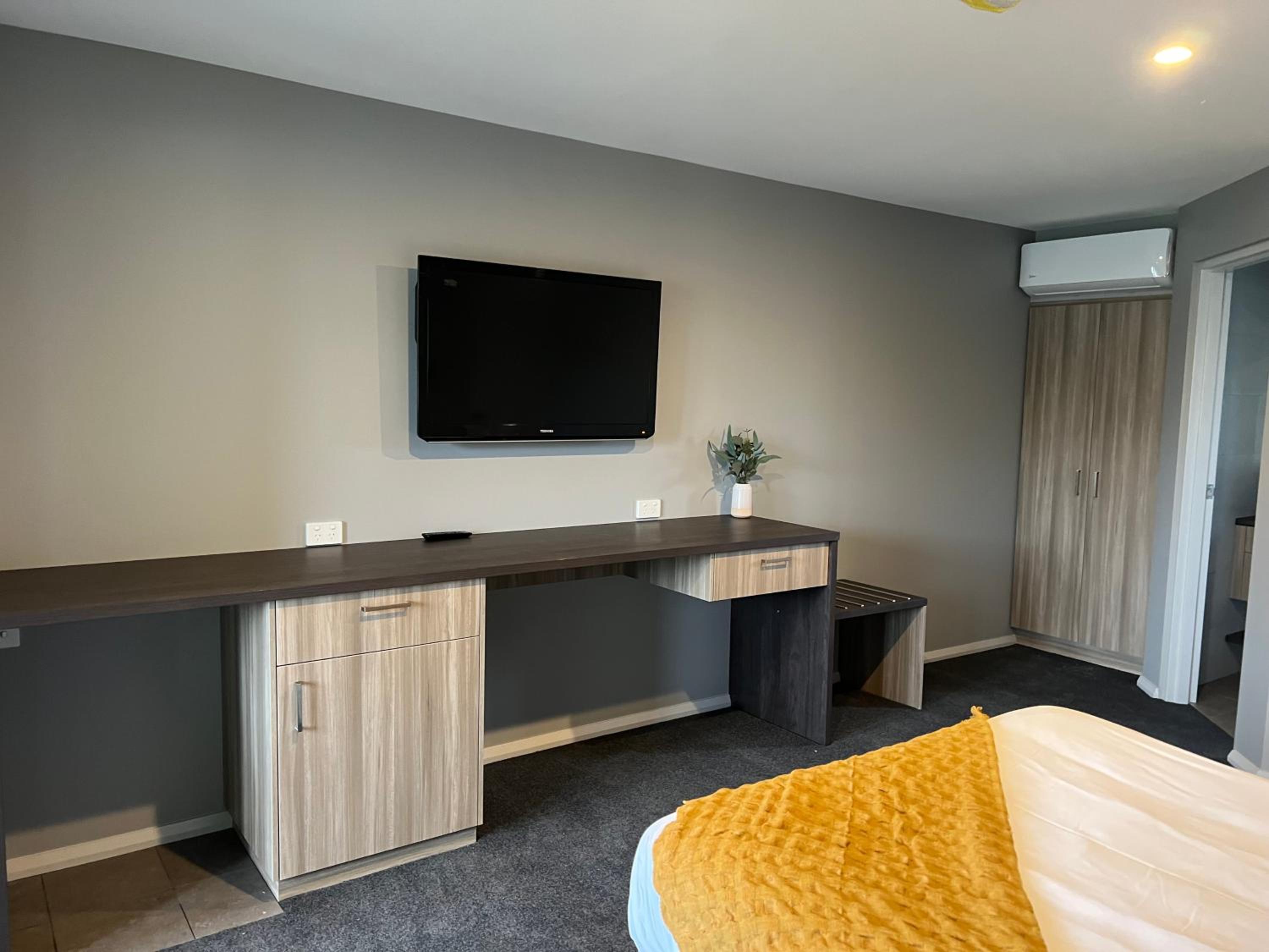 Deluxe Queen Room - Photo 3