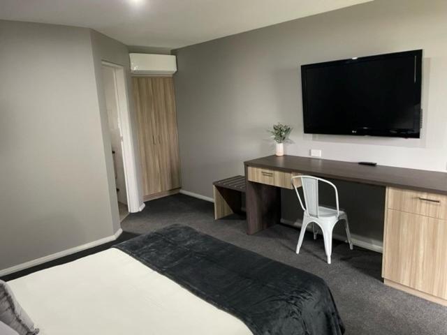 Deluxe Queen Room - Photo 6
