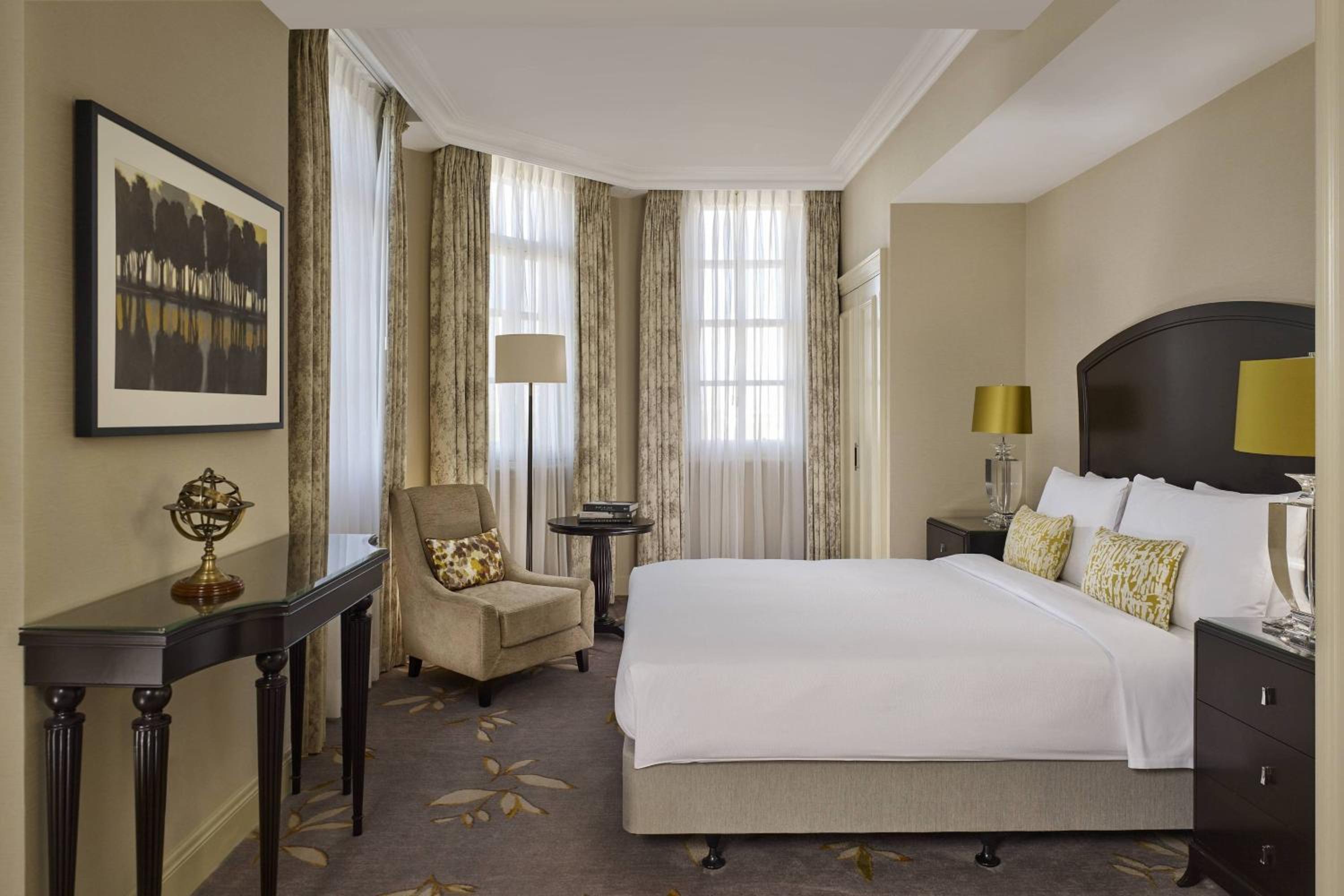 Deluxe Suite, 1 Queen