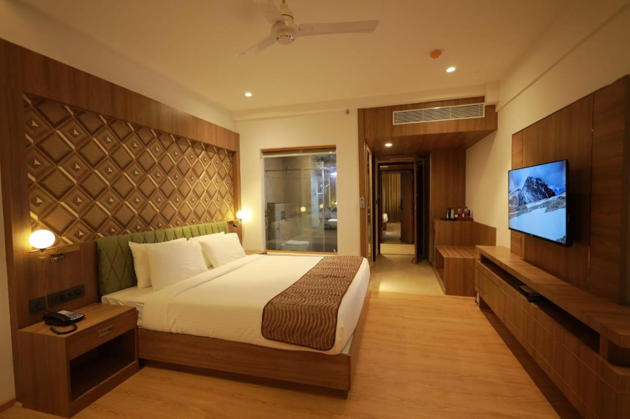 Semi Suite photo 2