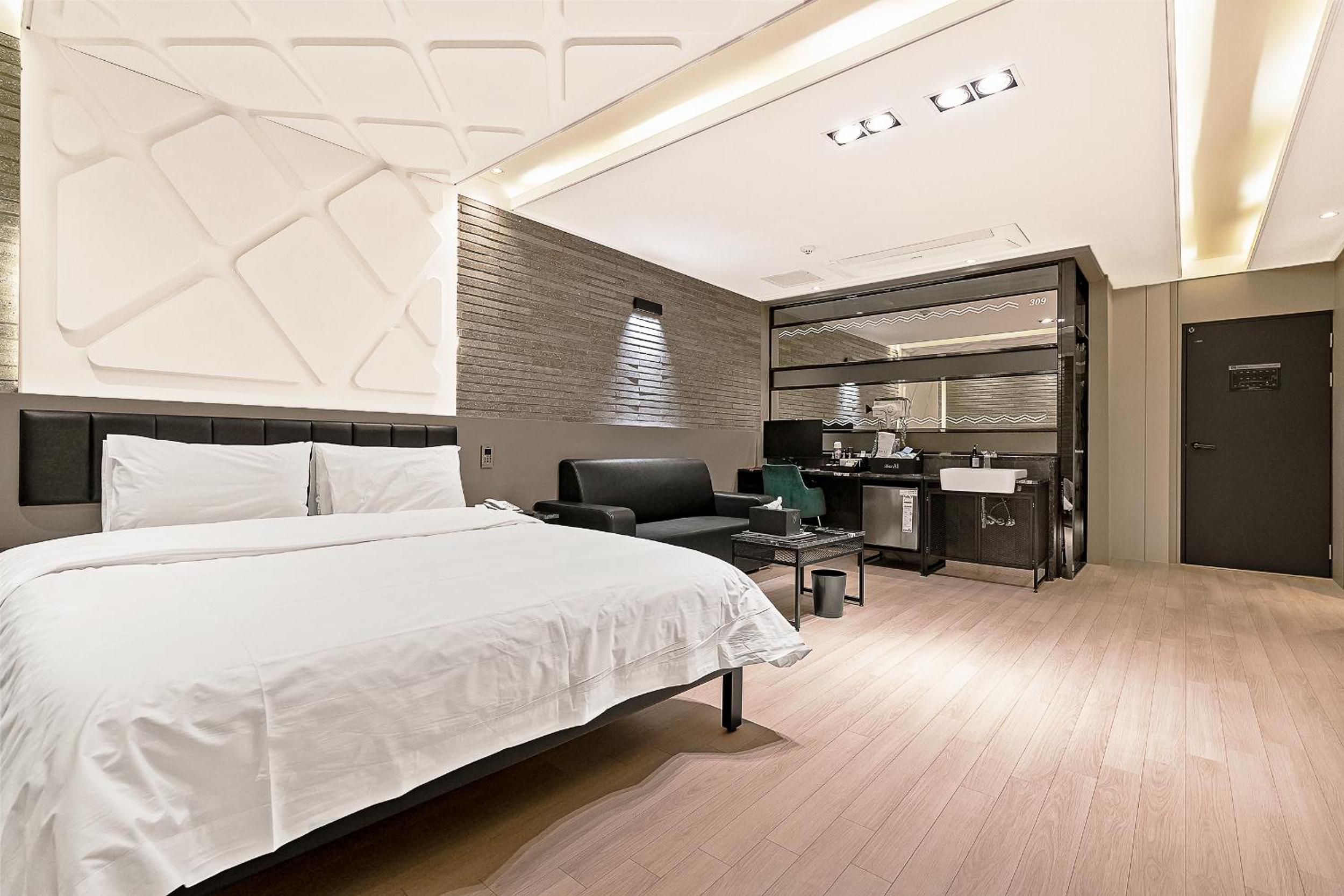 Deluxe Double Room - Photo 1