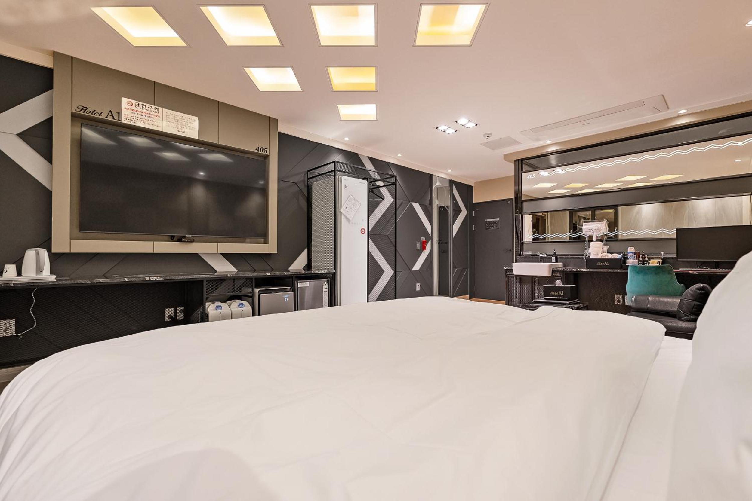 Deluxe Suite - Photo 2