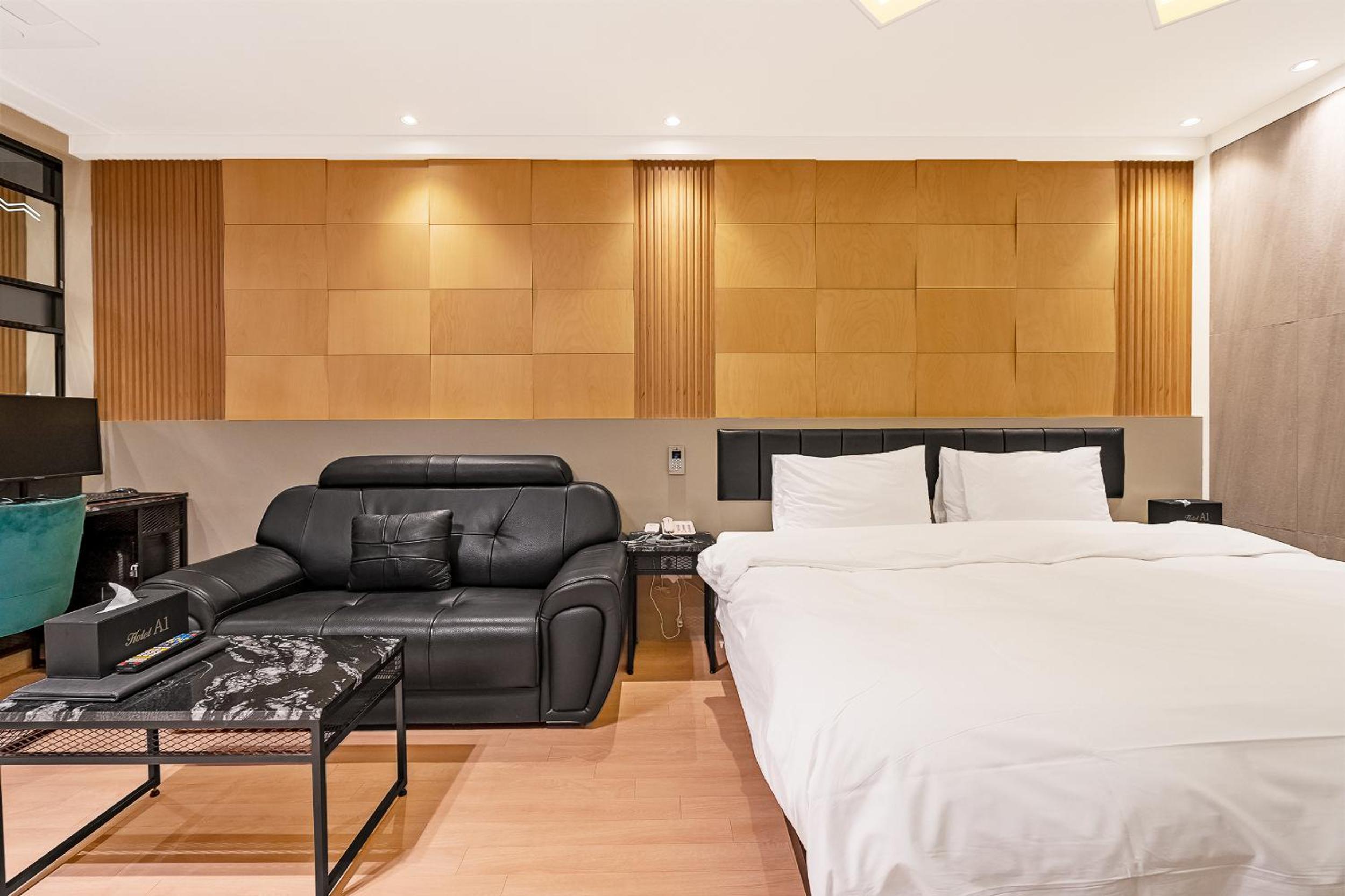 Deluxe Suite - Photo 5