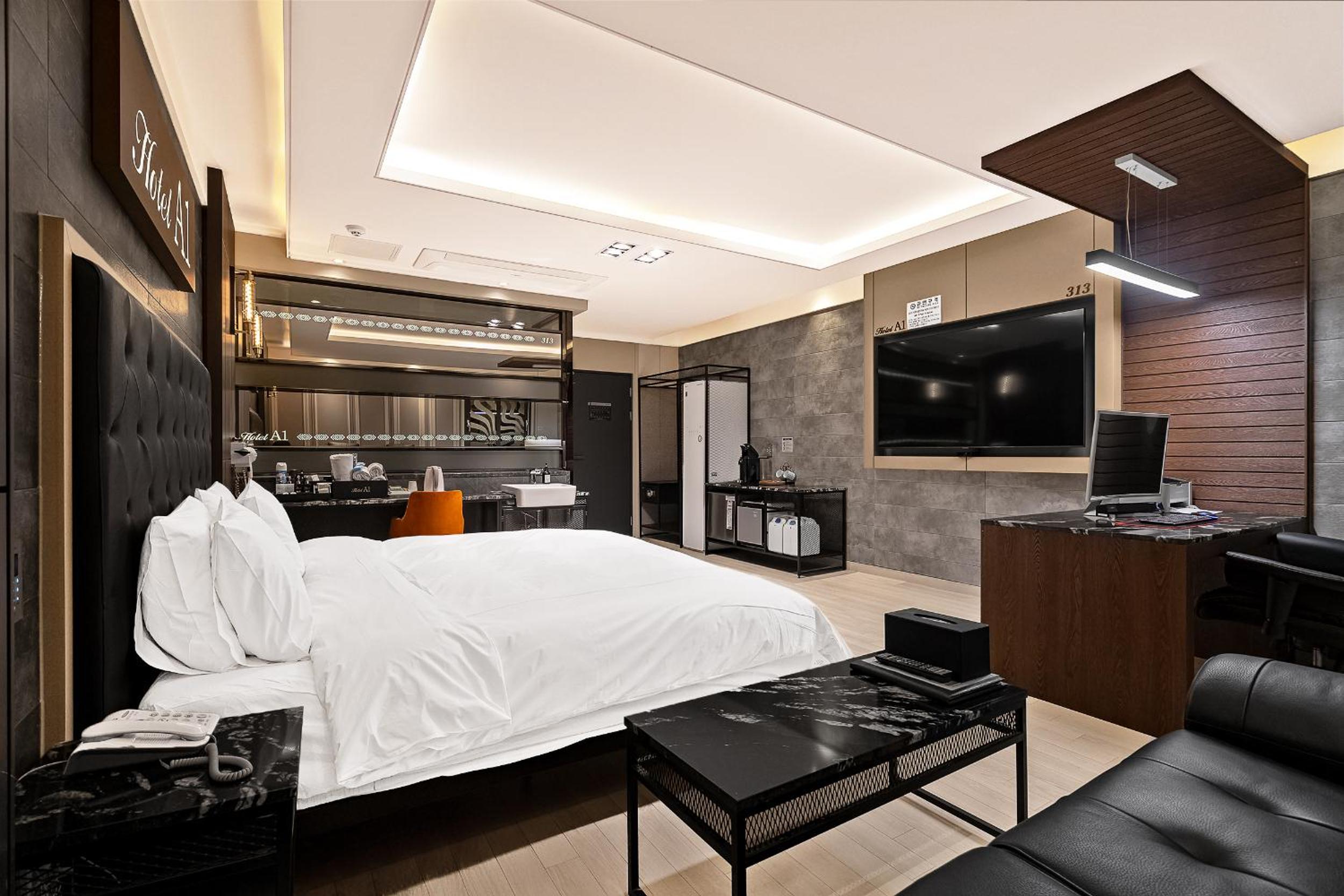 Business Suite - Photo 5
