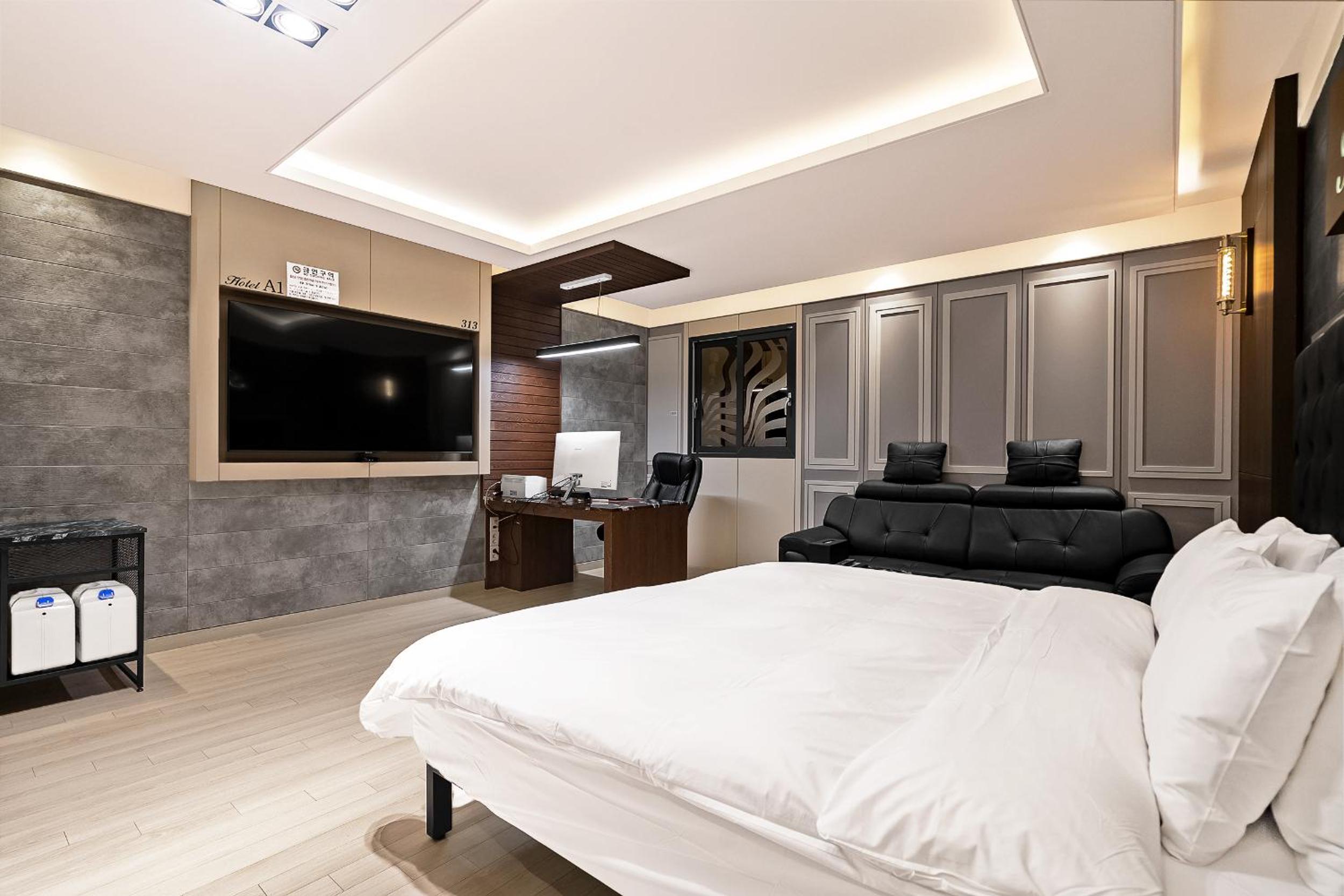 Business Suite - Photo 4