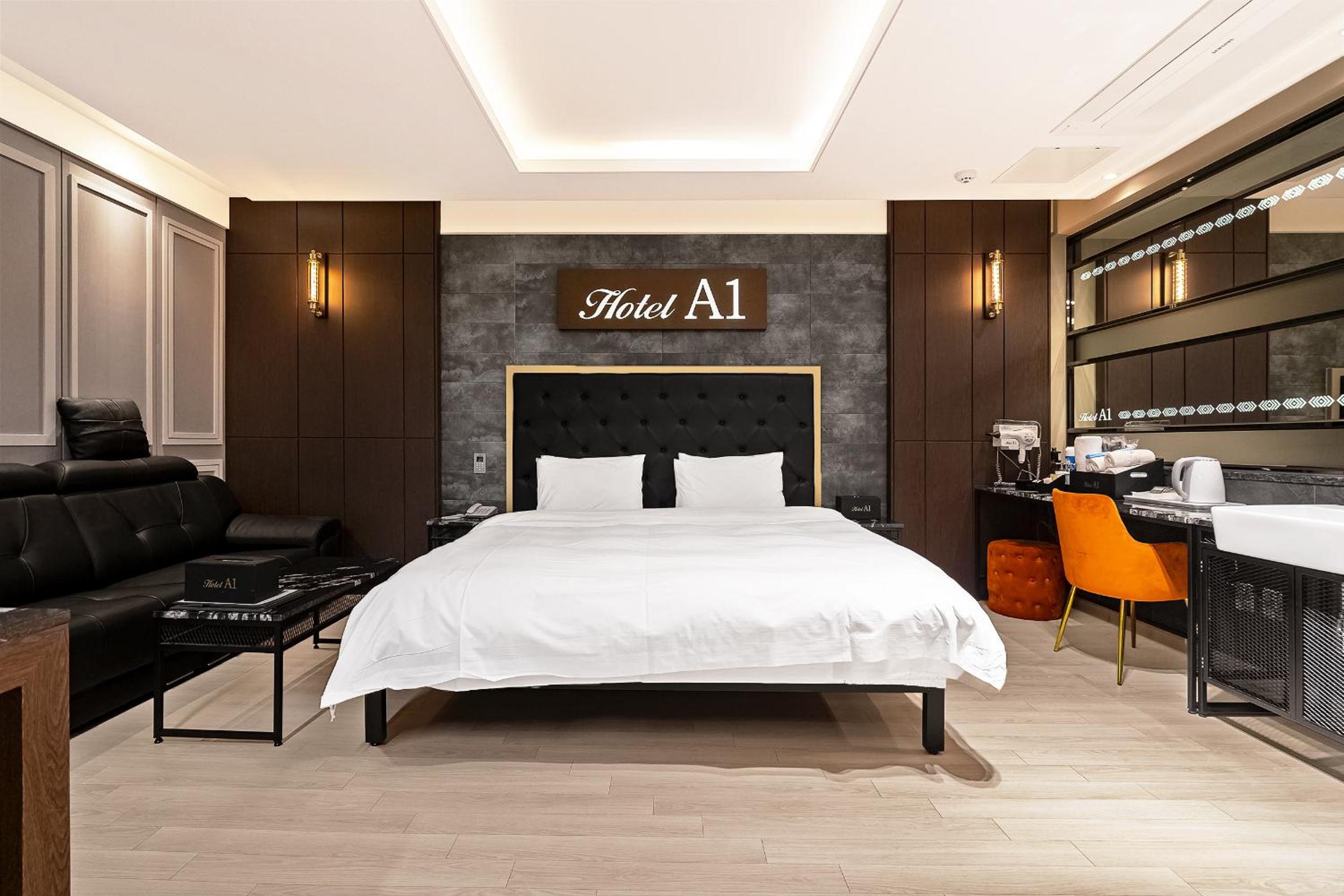 Business Suite - Photo 2