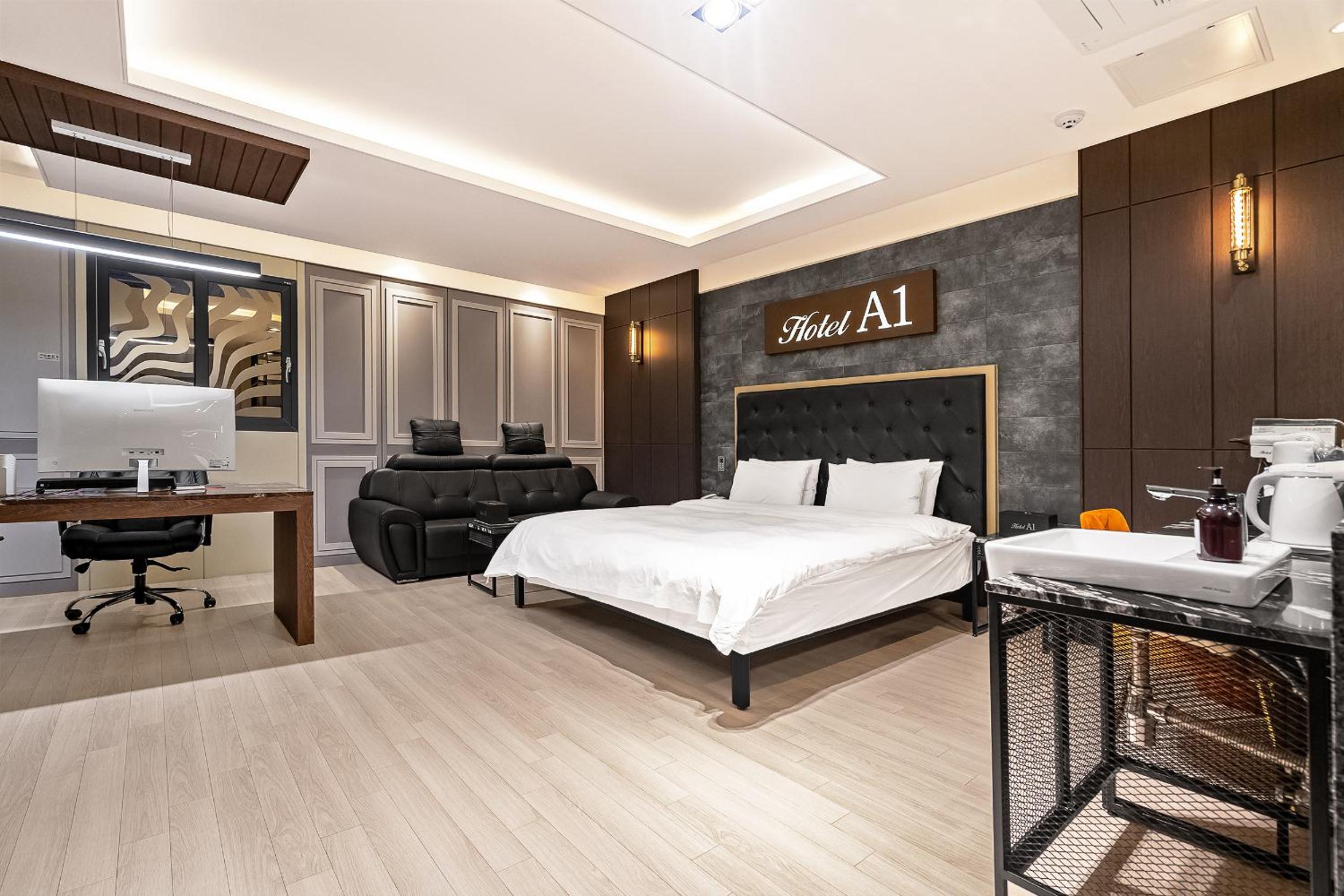 Business Suite - Photo 1