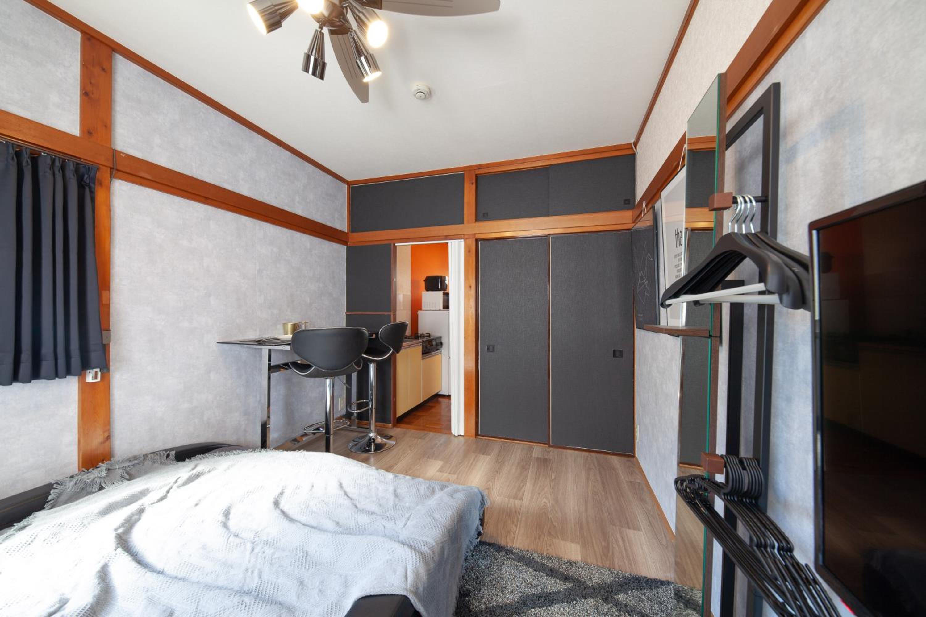 One-Bedroom Apartment photo 2