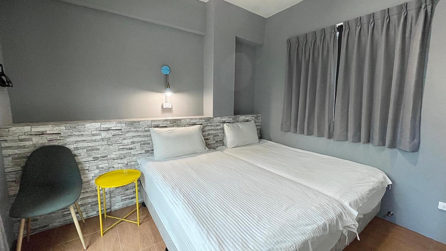 Twin Room with Balcony - Photo 7