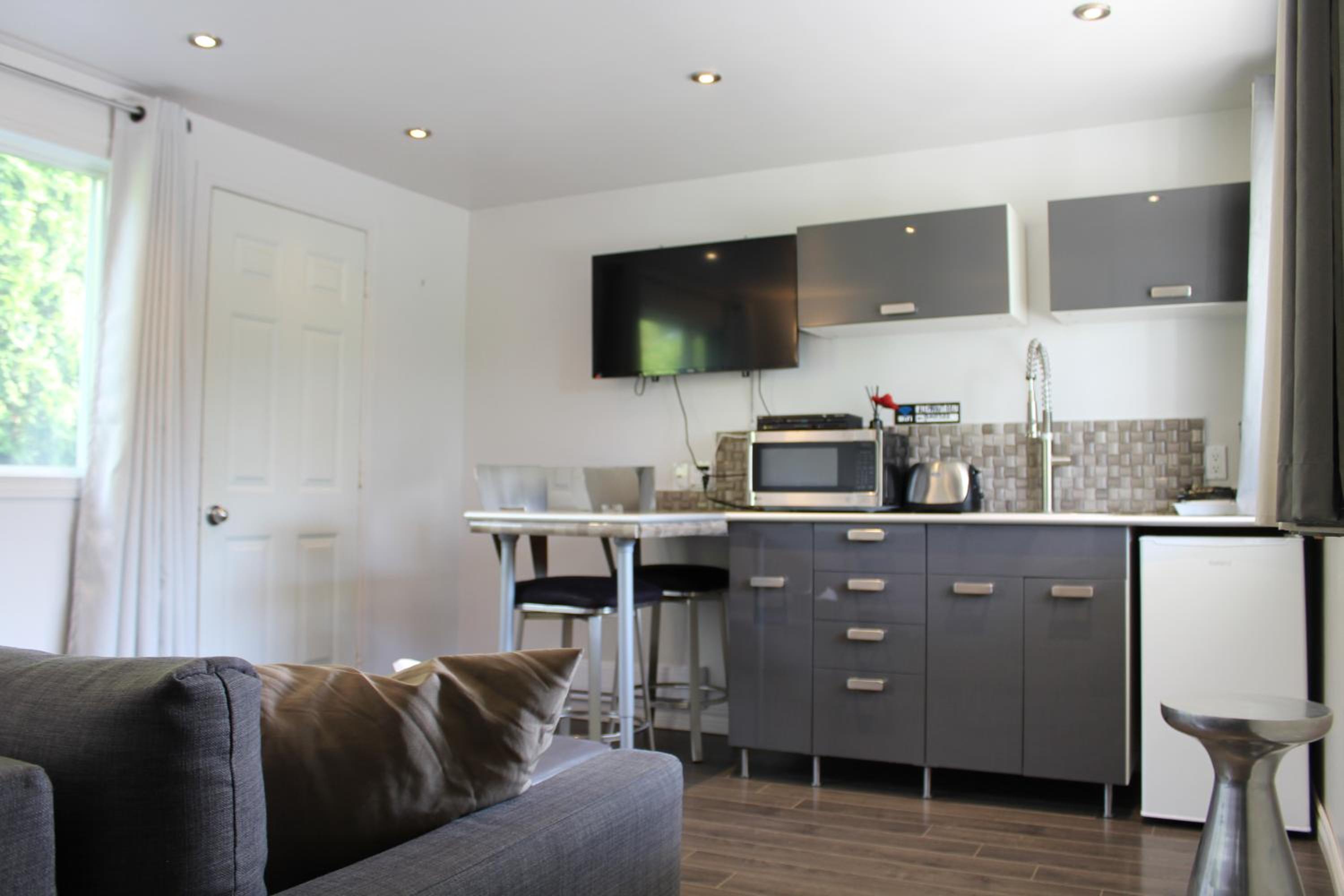 Queen Suite - Photo 5