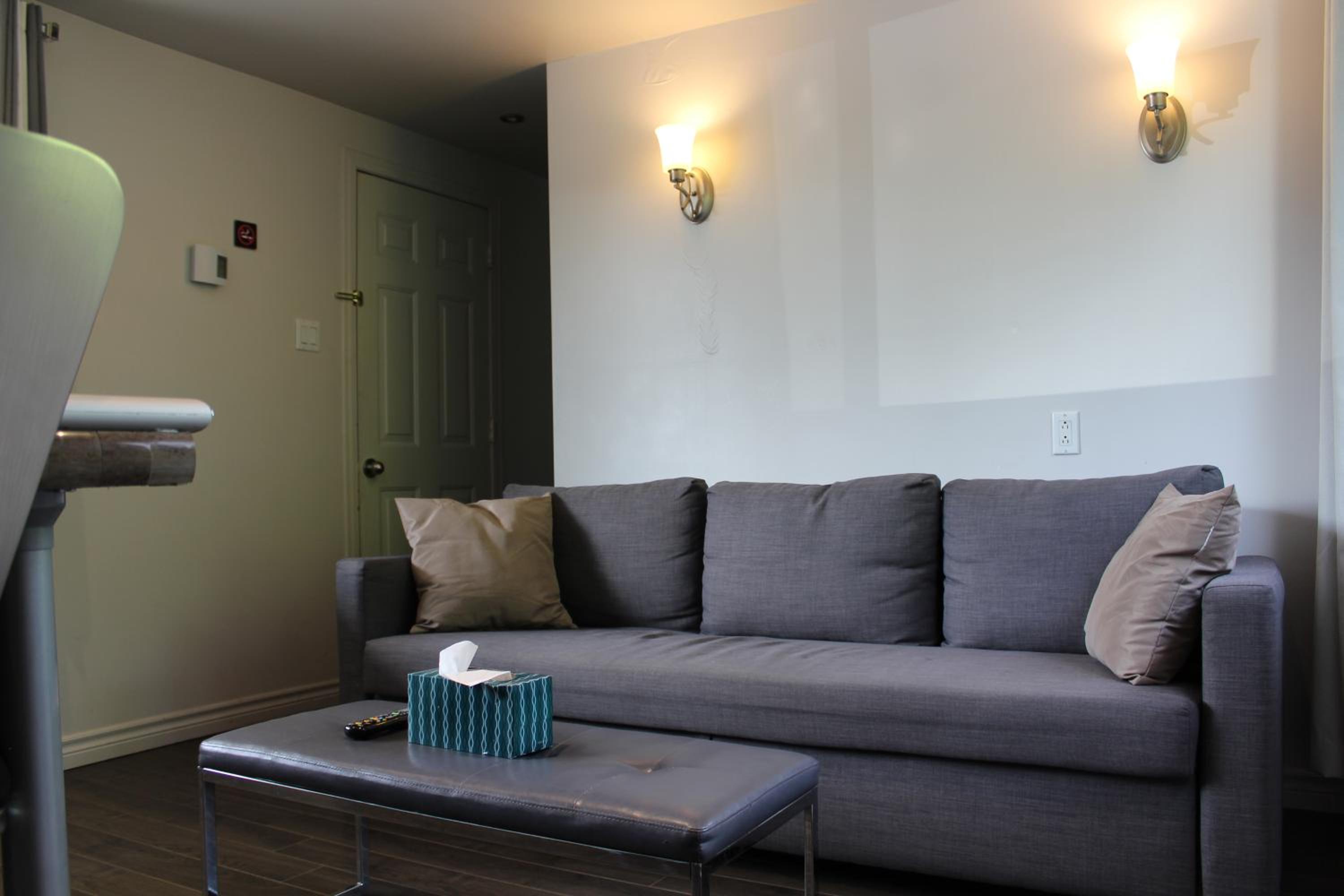 Queen Suite - Photo 2