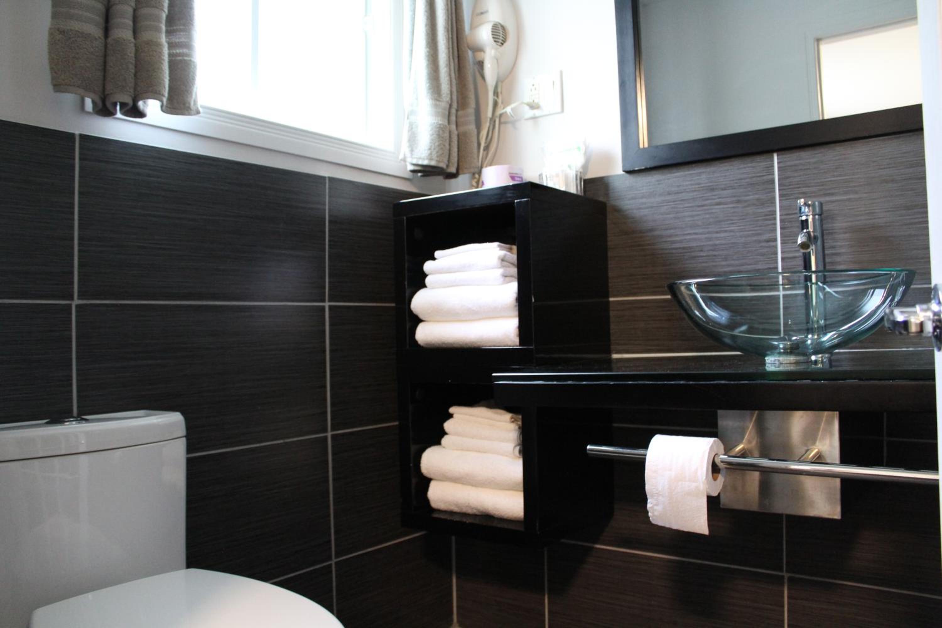 Queen Suite - Photo 4