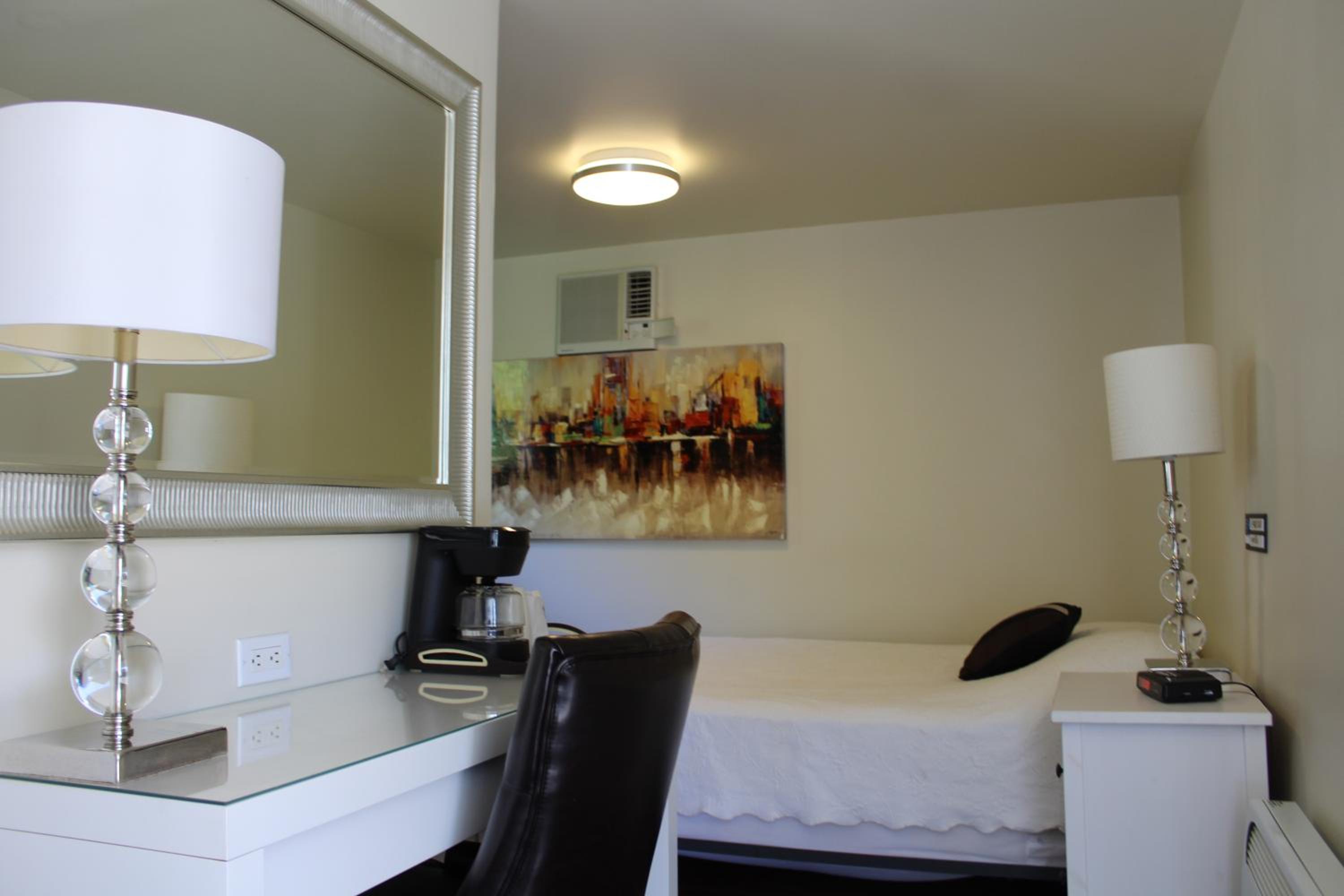 Standard Queen Room - Photo 5