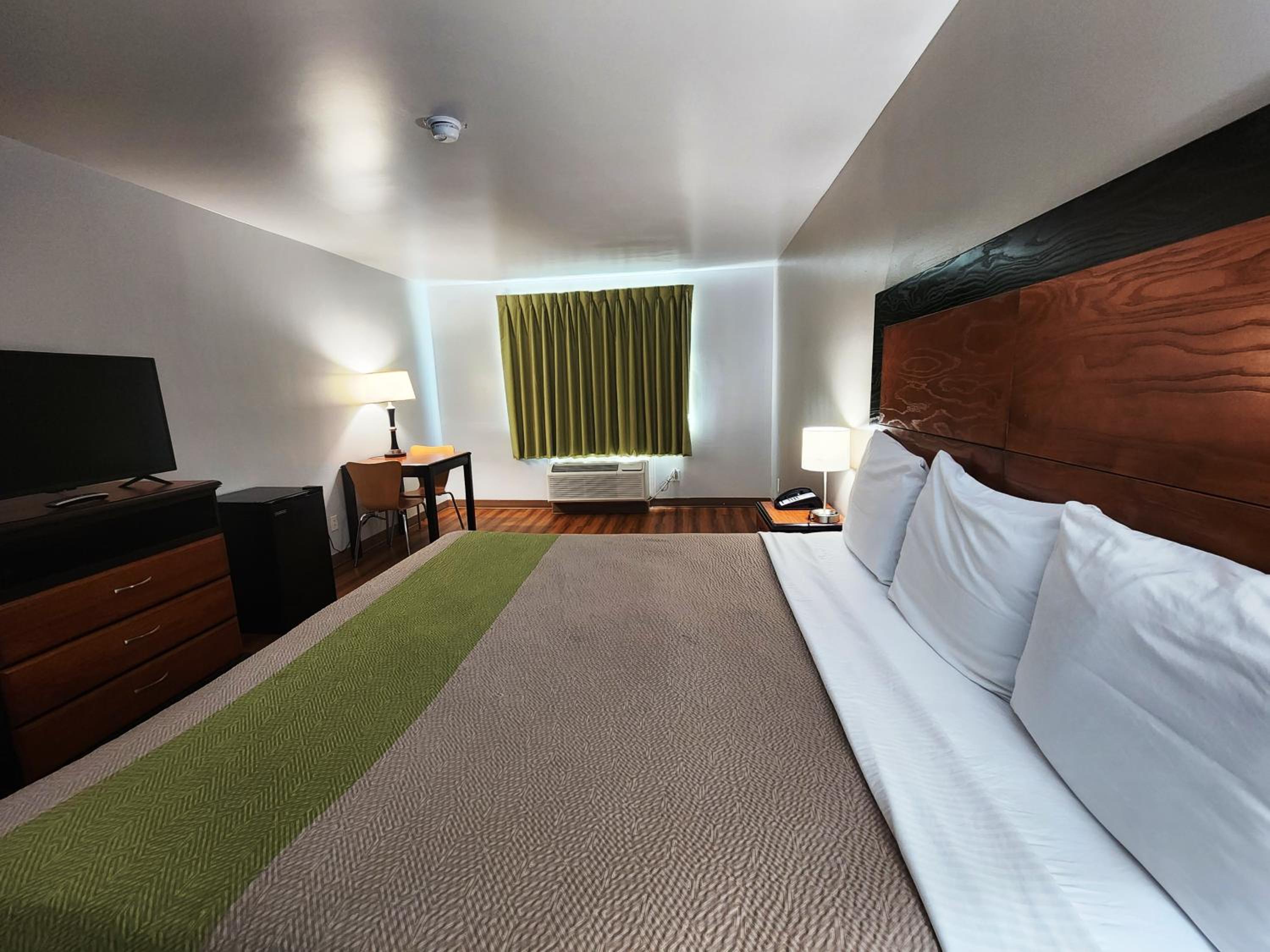 King Room - Non-Smoking - Photo 13