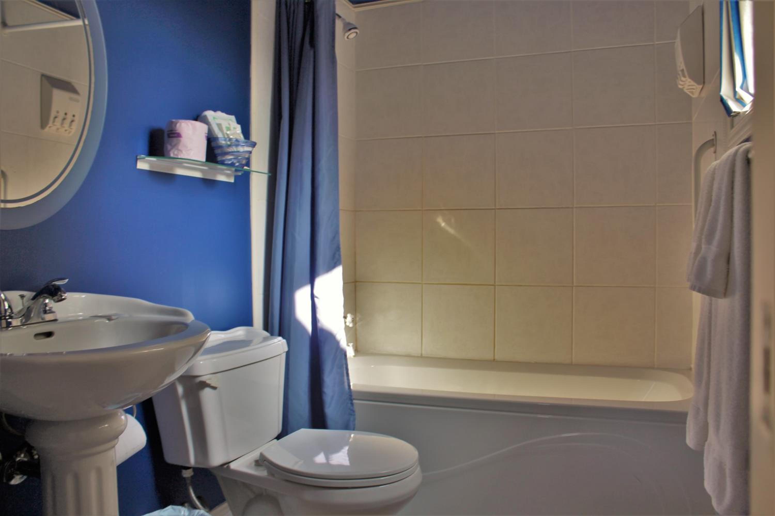 Standard Queen Room - Photo 3