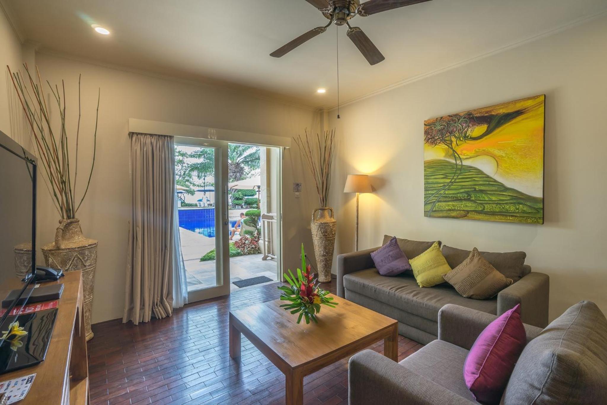 One-Bedroom Suite with Sea View