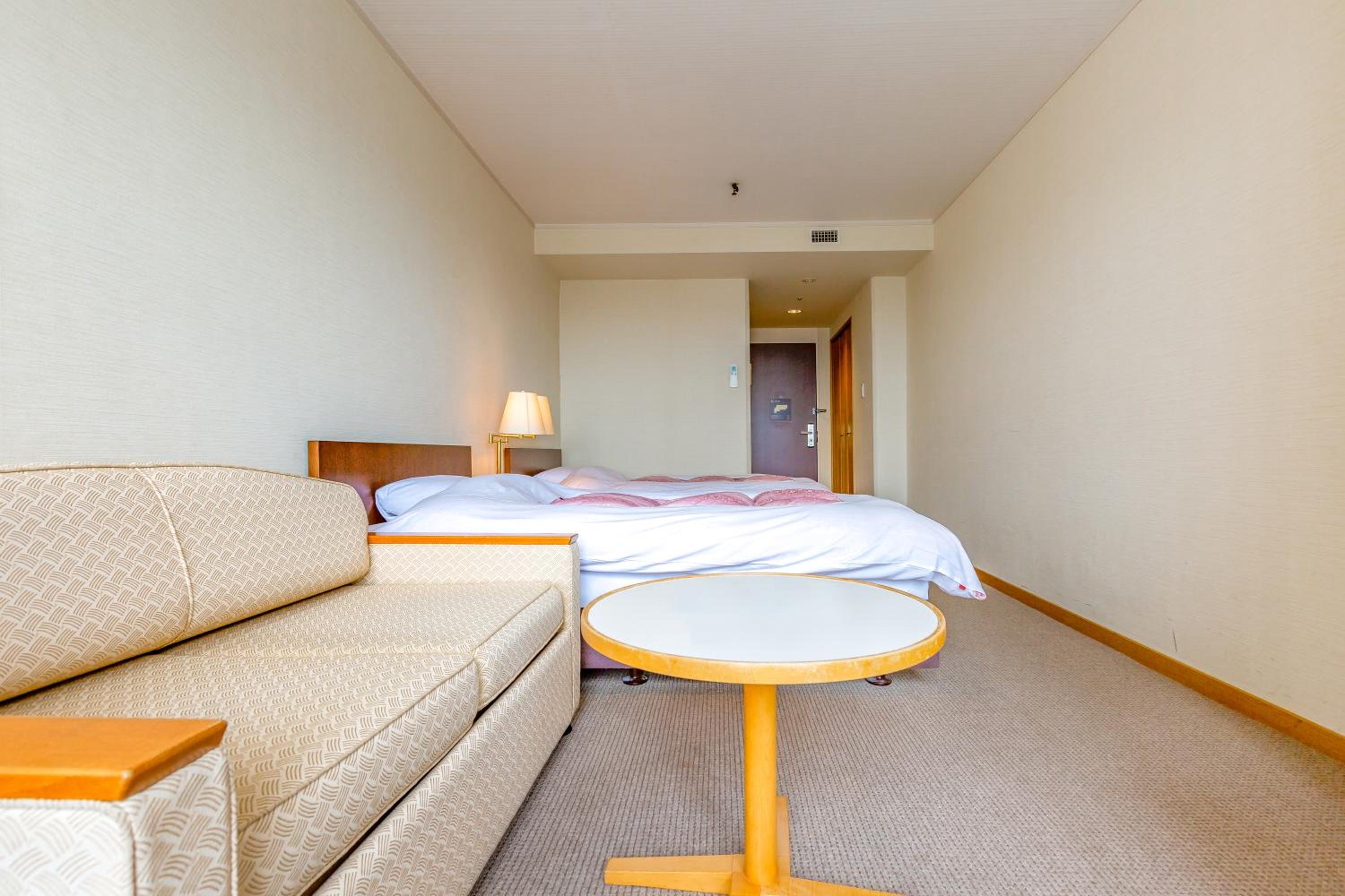 Twin Room With City View - Non-Smoking