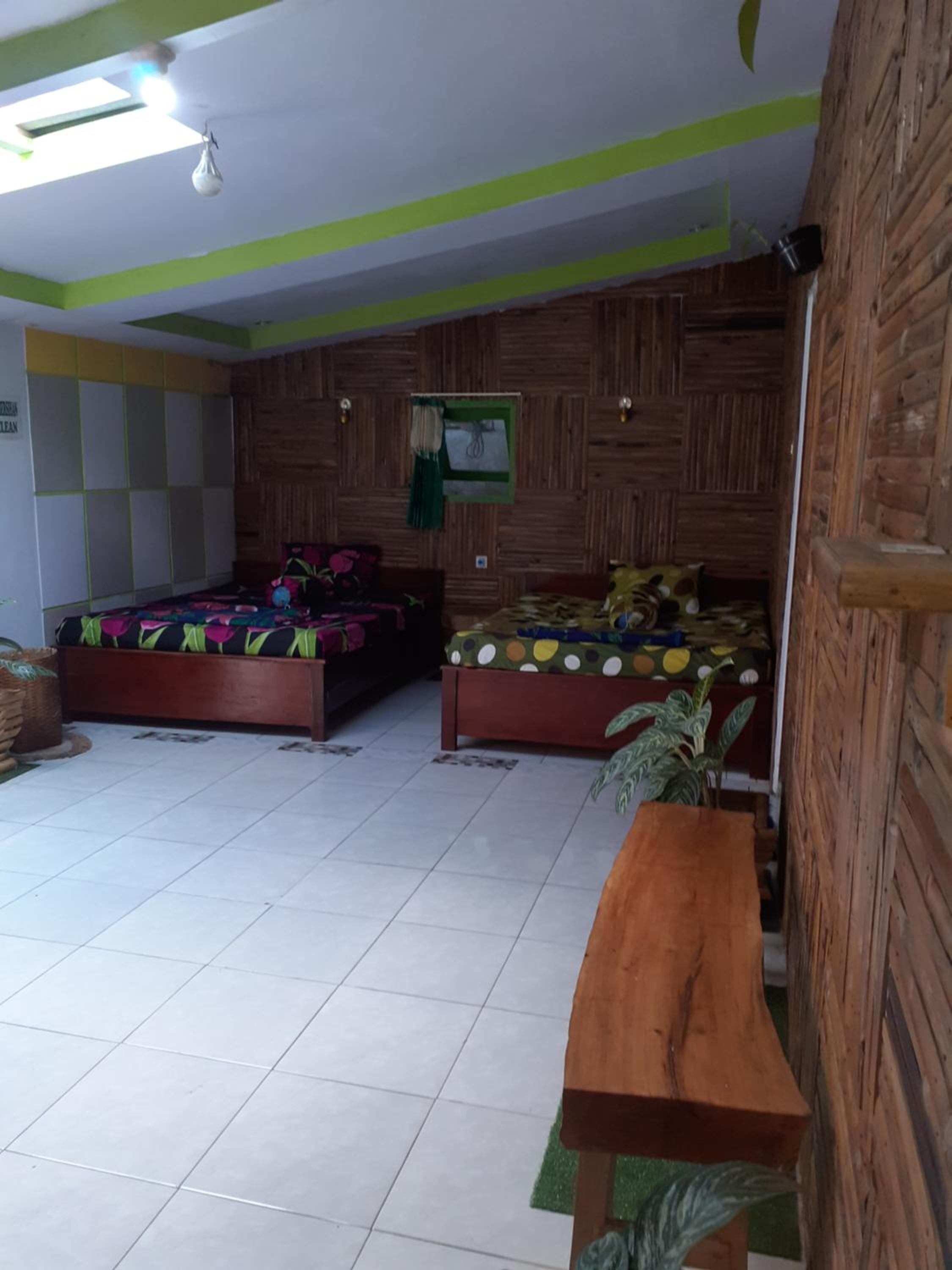 Five-Bedroom House photo 1