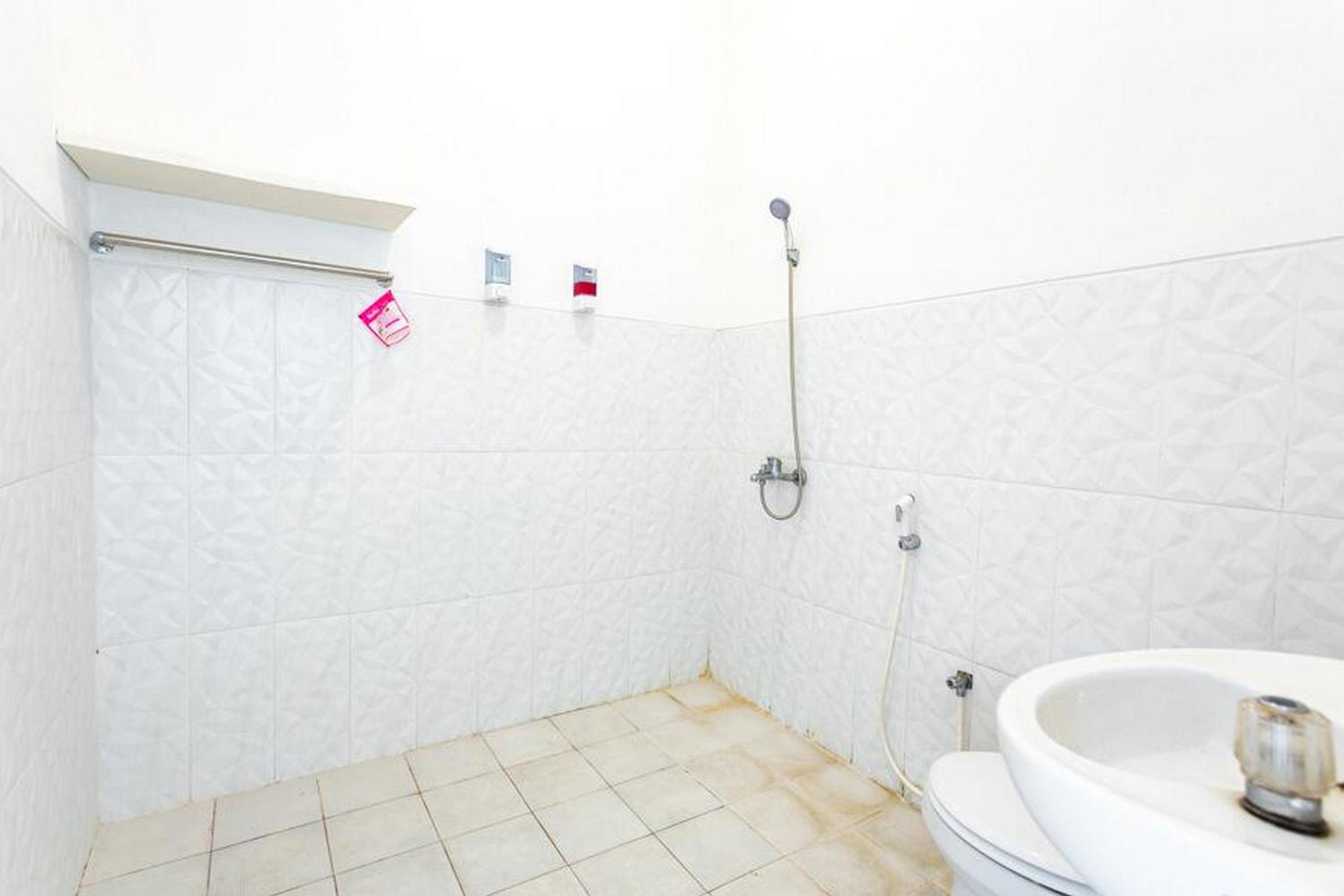 Family Room - Photo 29