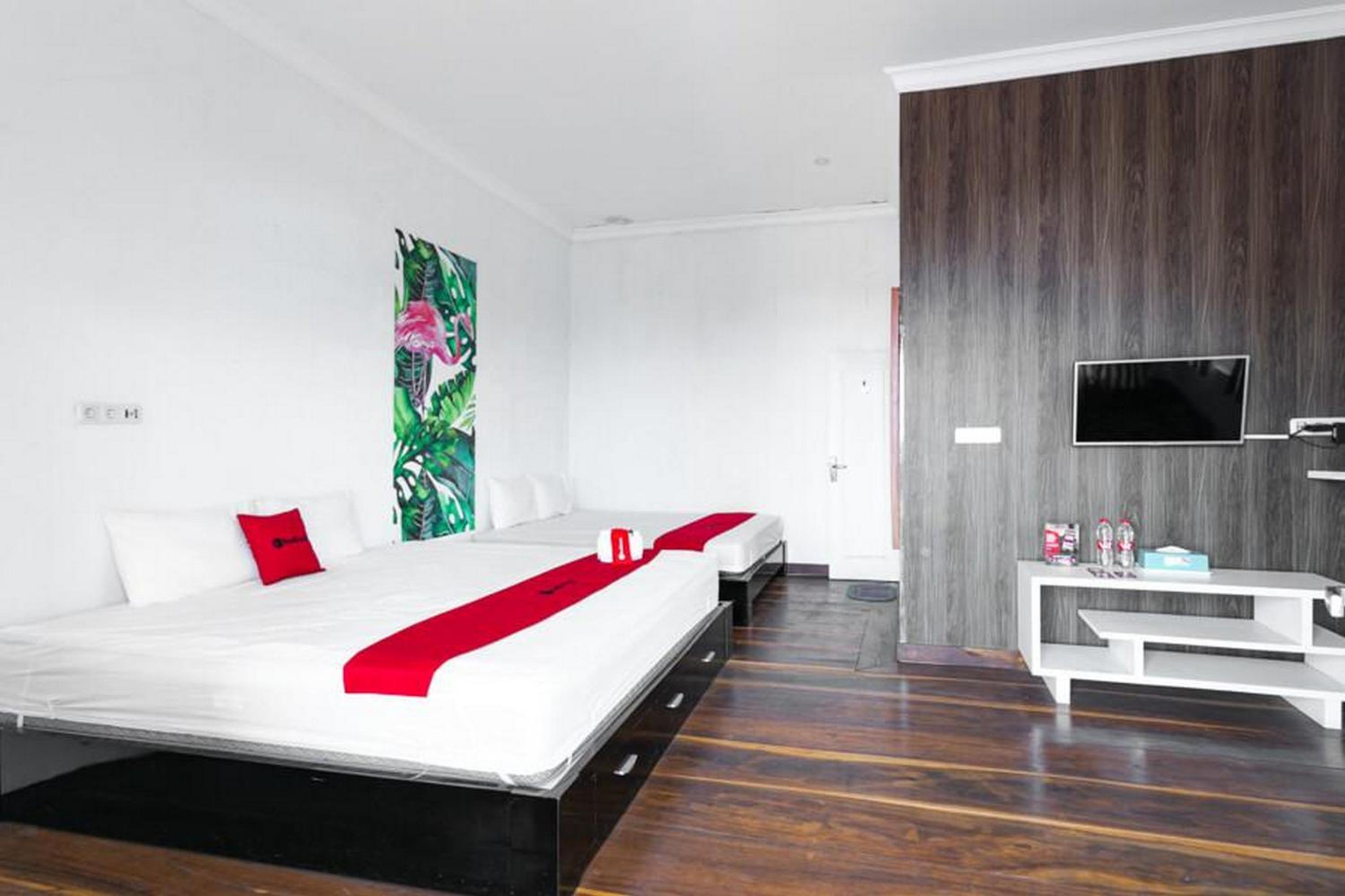 Family Room - Photo 25
