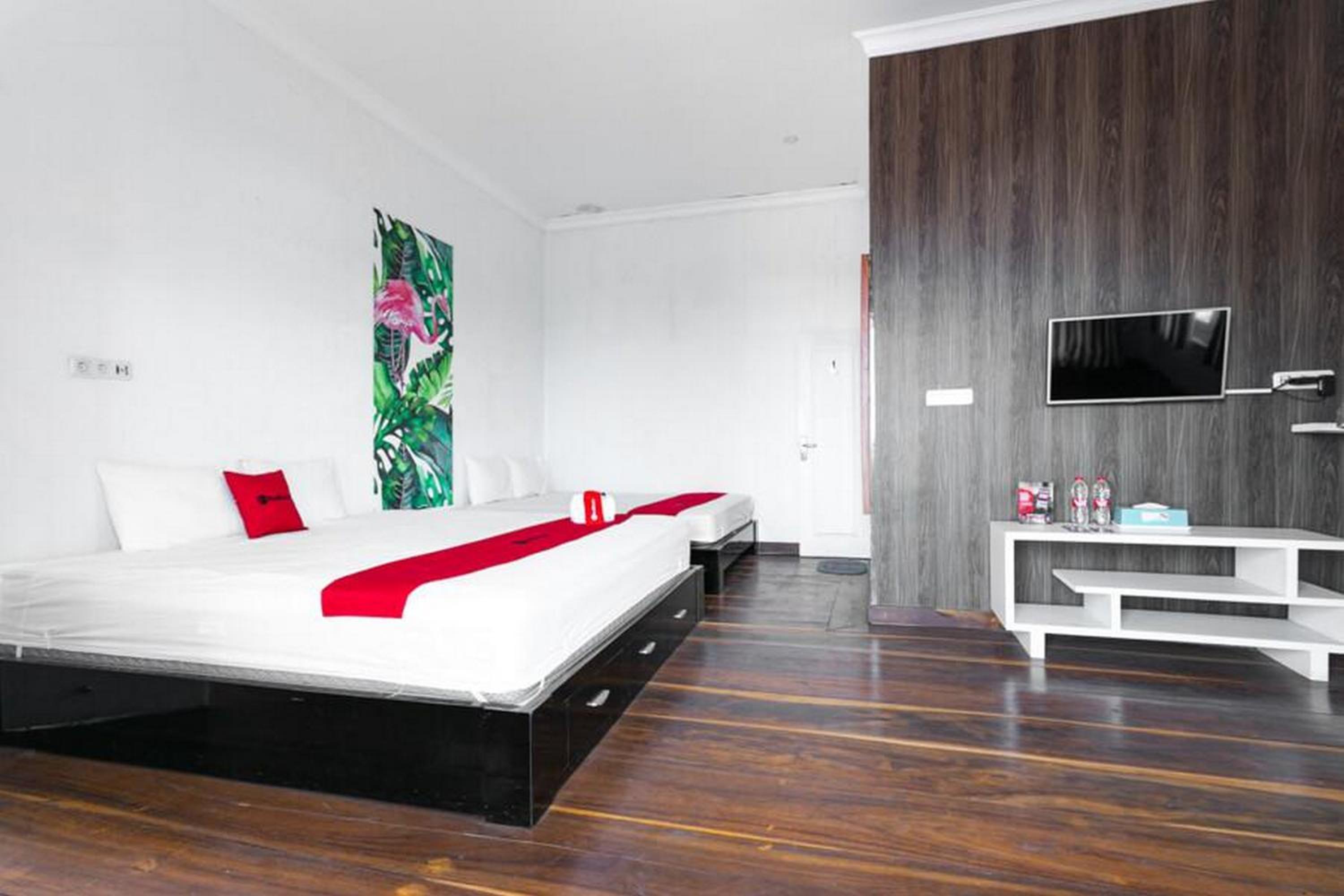 Family Room - Photo 24