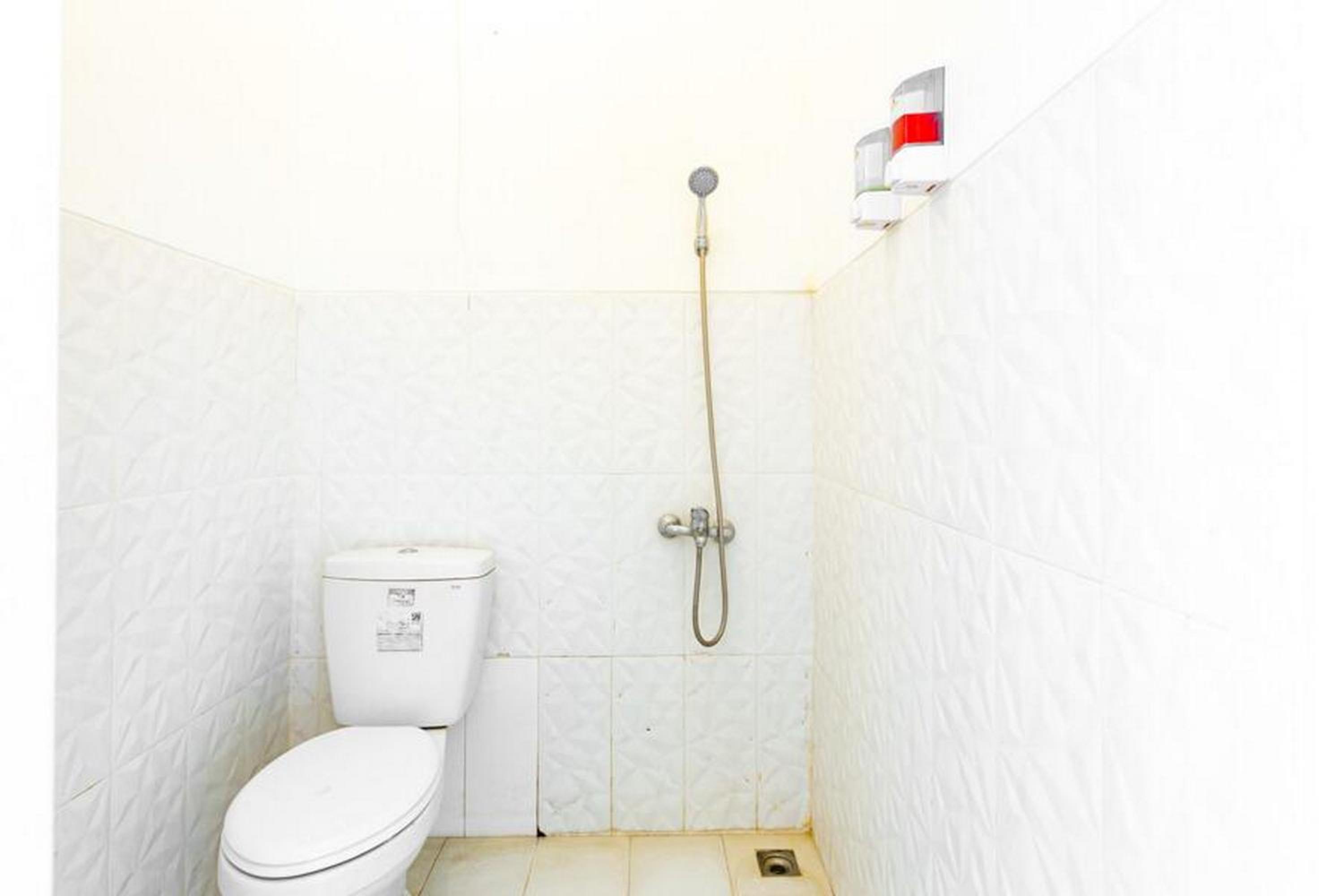 Standard Double Room - Photo 9