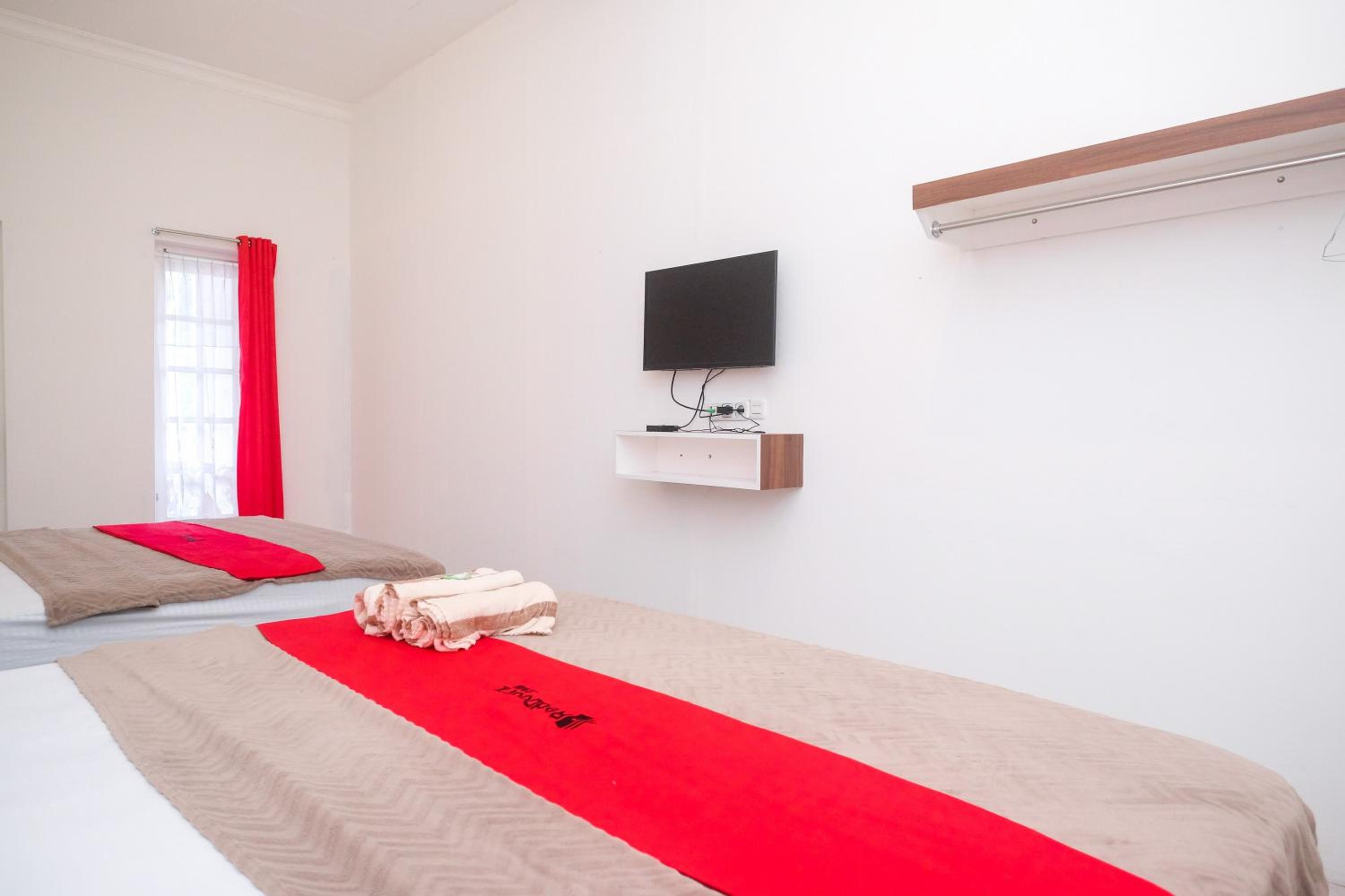 Family Room - Photo 15
